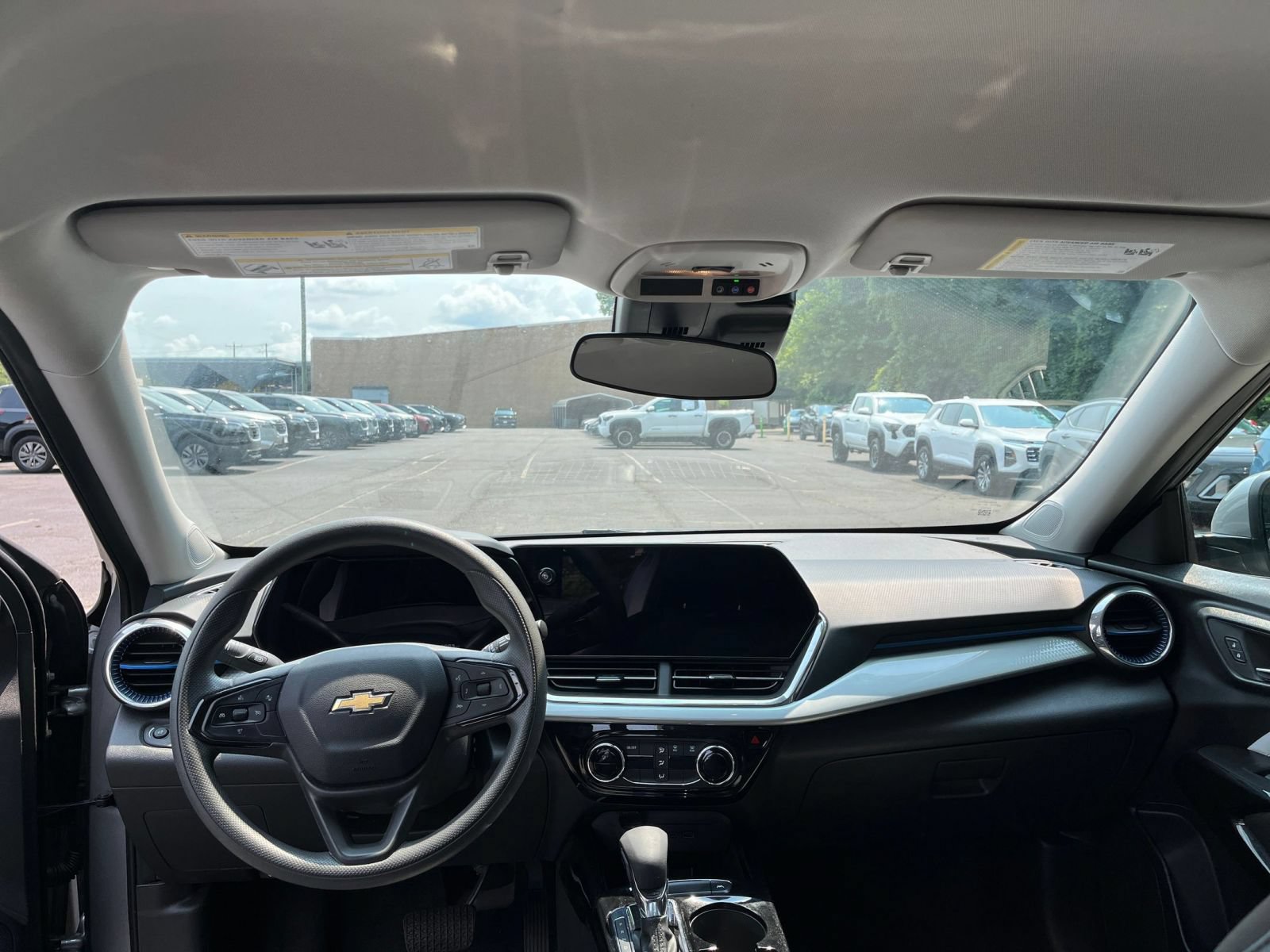 Thumbnail: 2025 Chevrolet Trax - 32