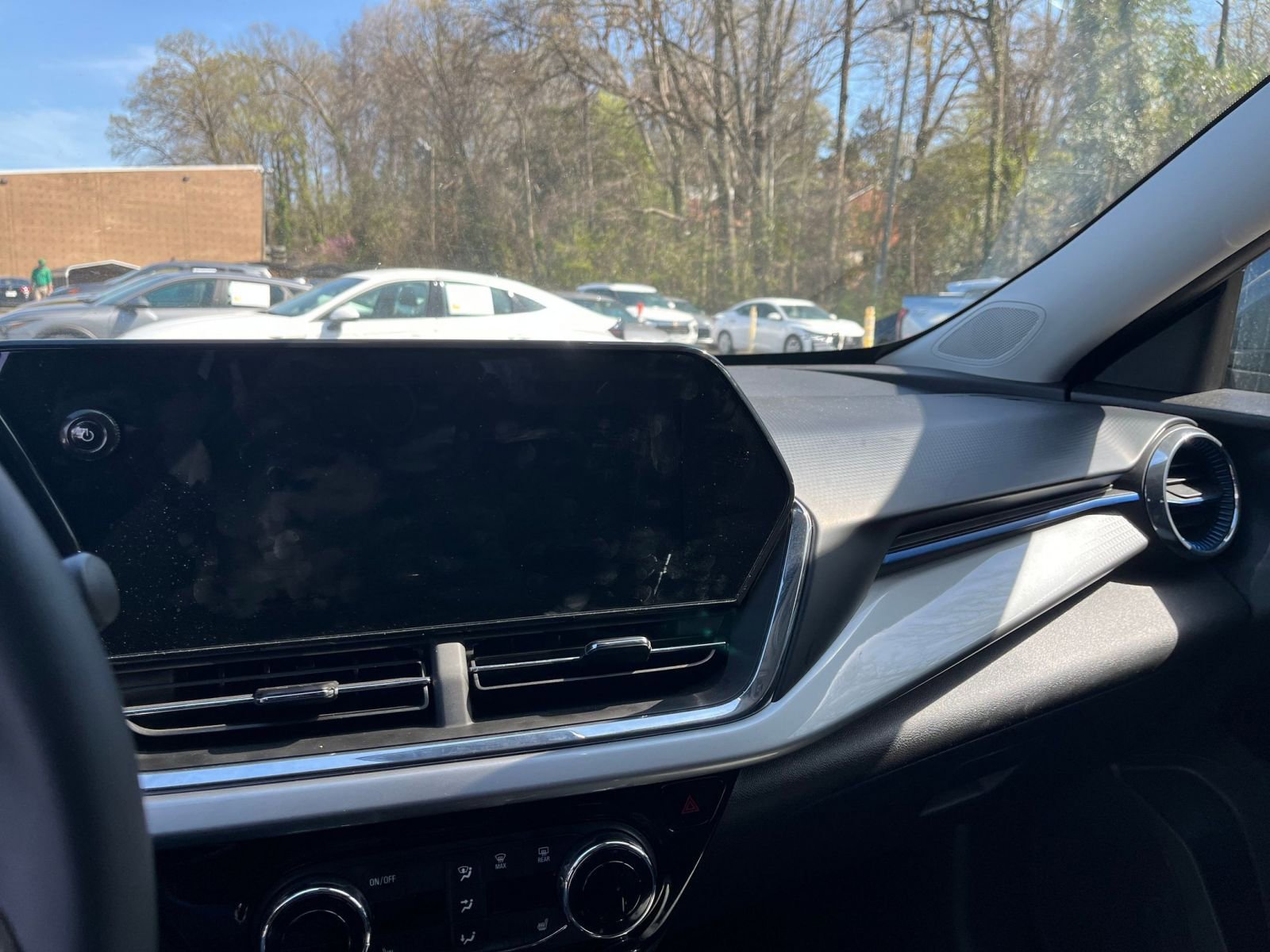 Thumbnail: 2025 Chevrolet Trax - 17