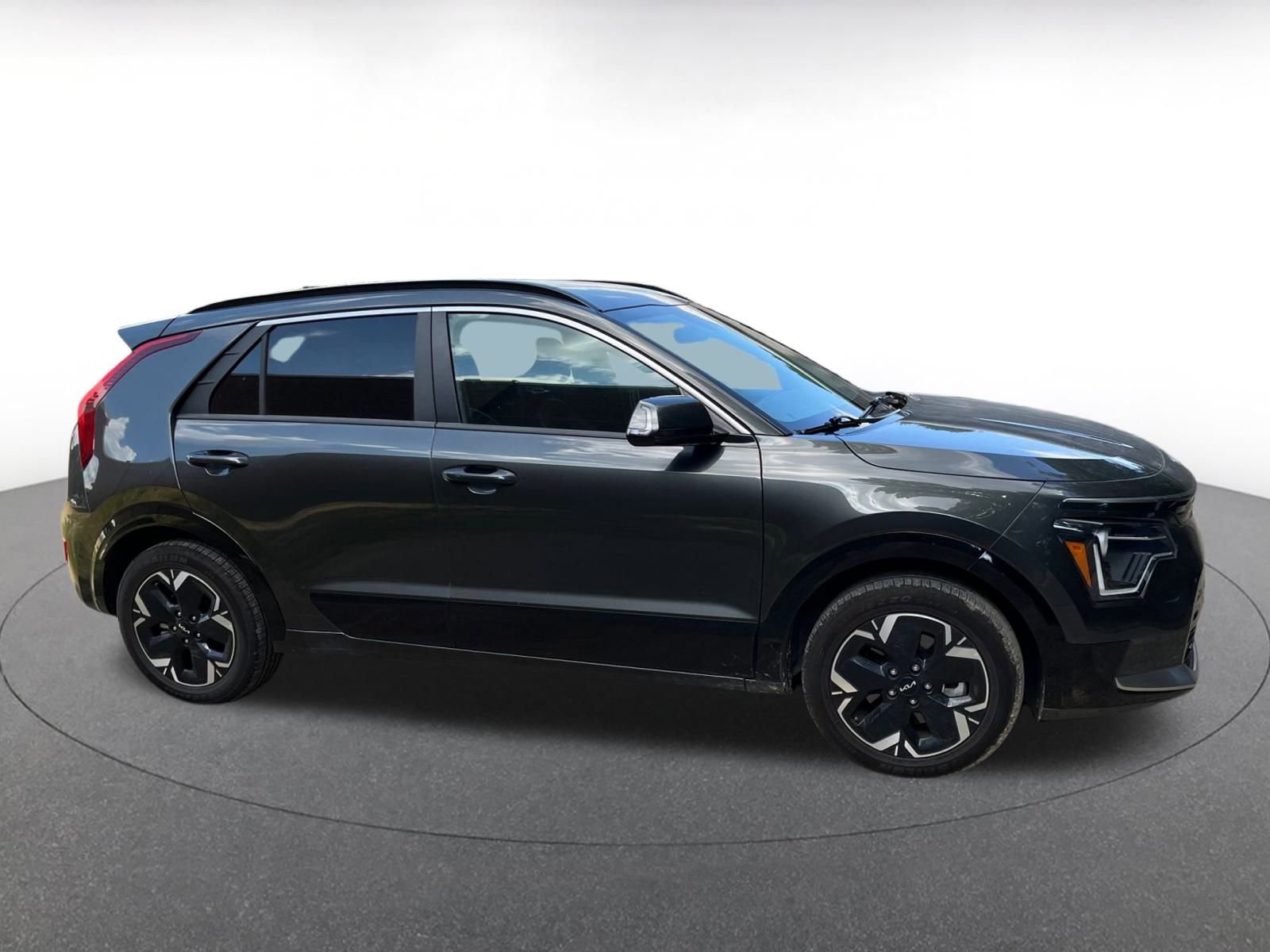 Thumbnail: 2023 Kia Niro - 15