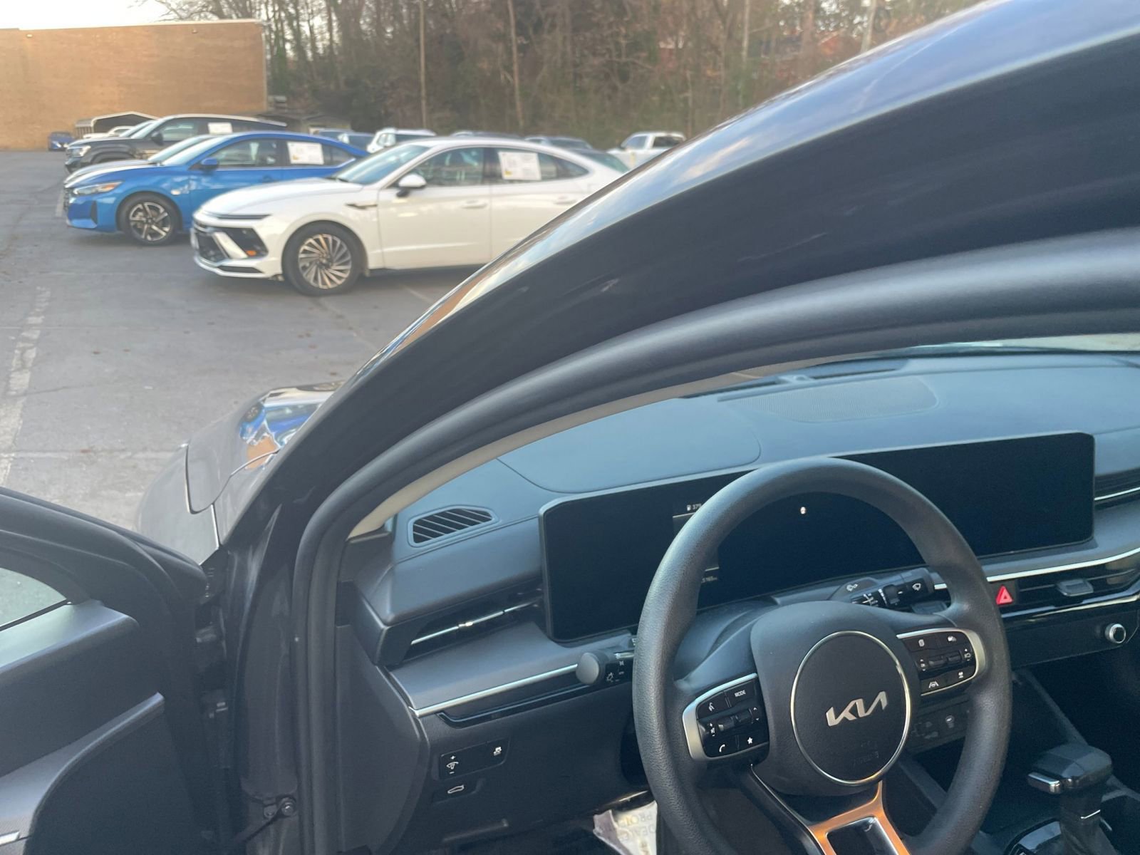 Thumbnail: 2025 Kia K5 - 33