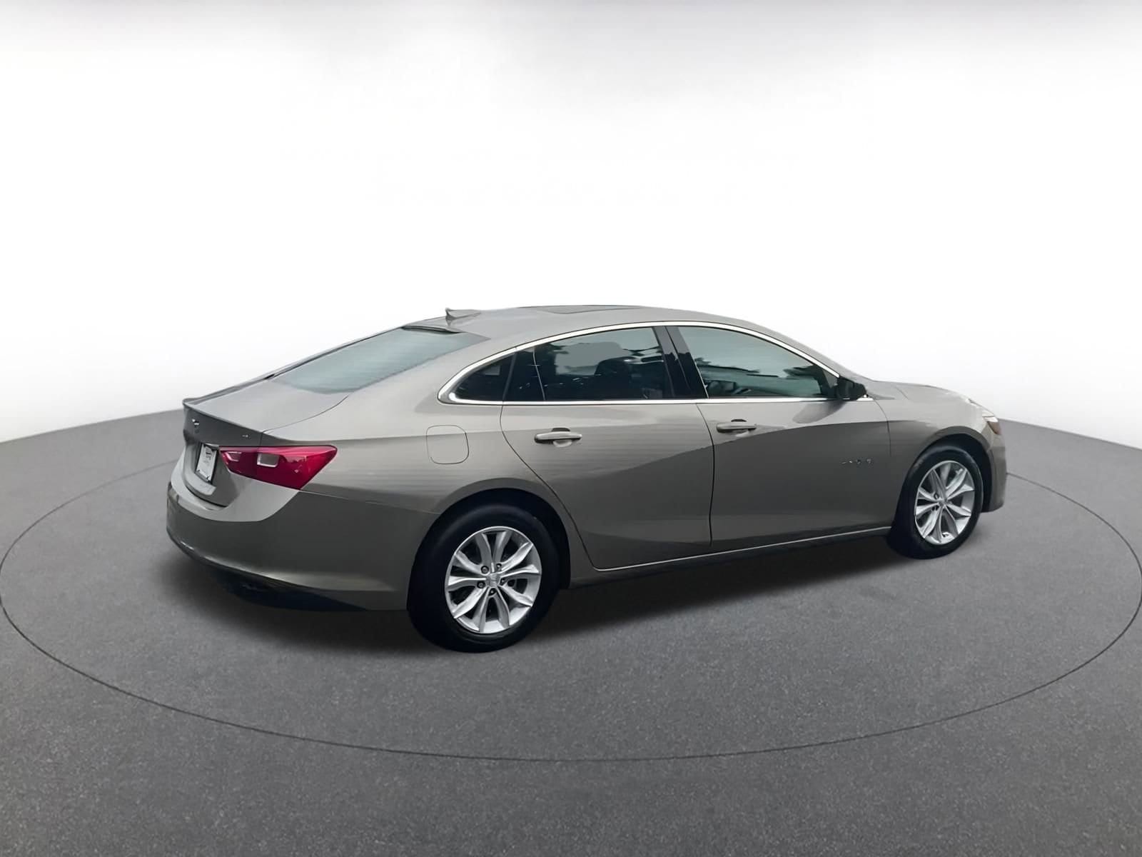 Thumbnail: 2024 Chevrolet Malibu - 12