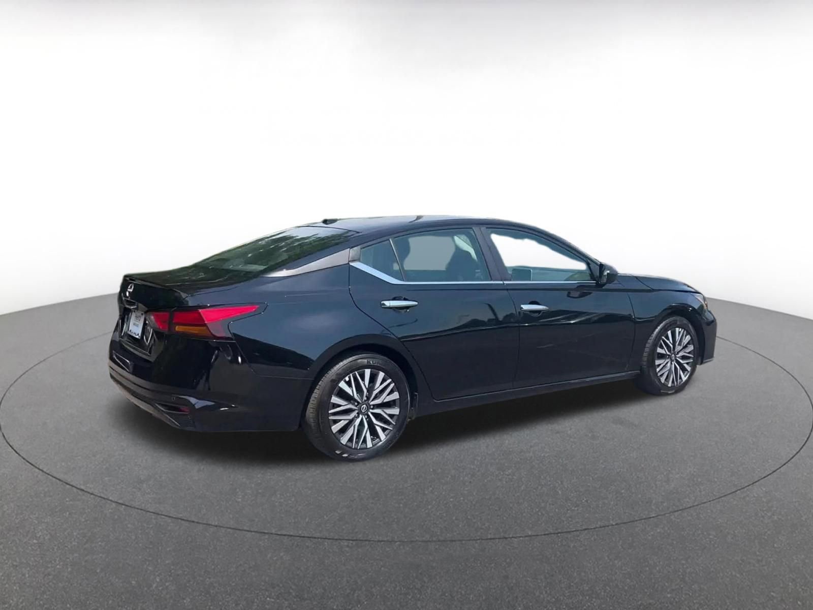 Thumbnail: 2025 Nissan Altima - 14