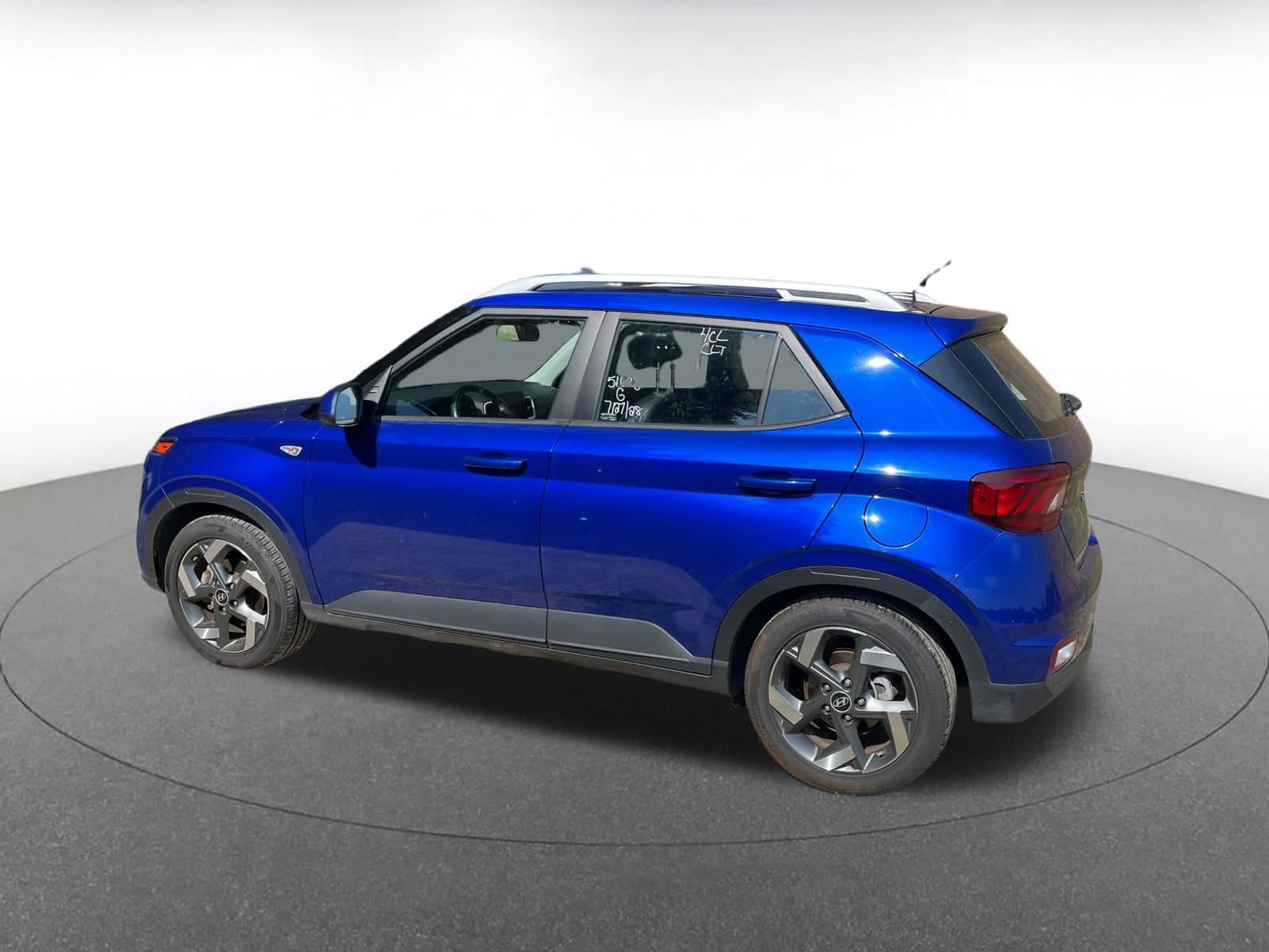 Thumbnail: 2023 Hyundai Venue - 10