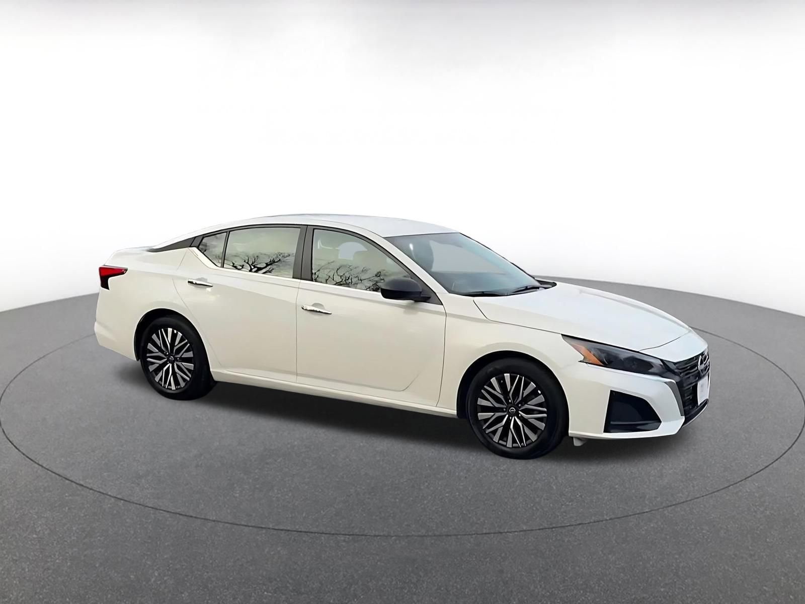 Thumbnail: 2025 Nissan Altima - 2