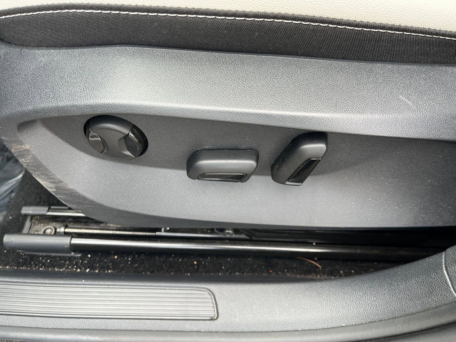 Thumbnail: 2025 Volkswagen Taos - 22