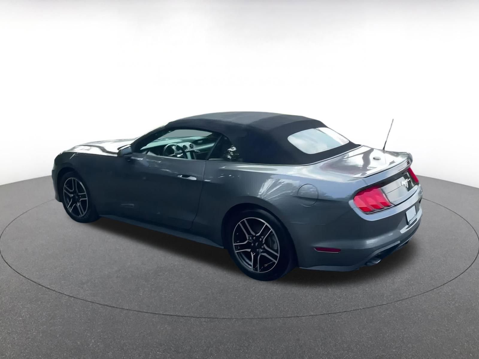 Thumbnail: 2022 Ford Mustang - 10