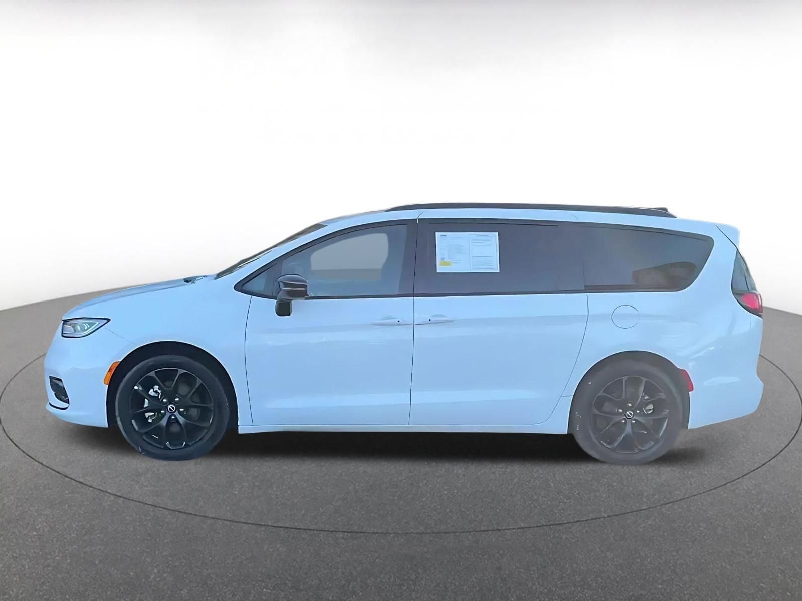 Thumbnail: 2025 Chrysler Pacifica - 9