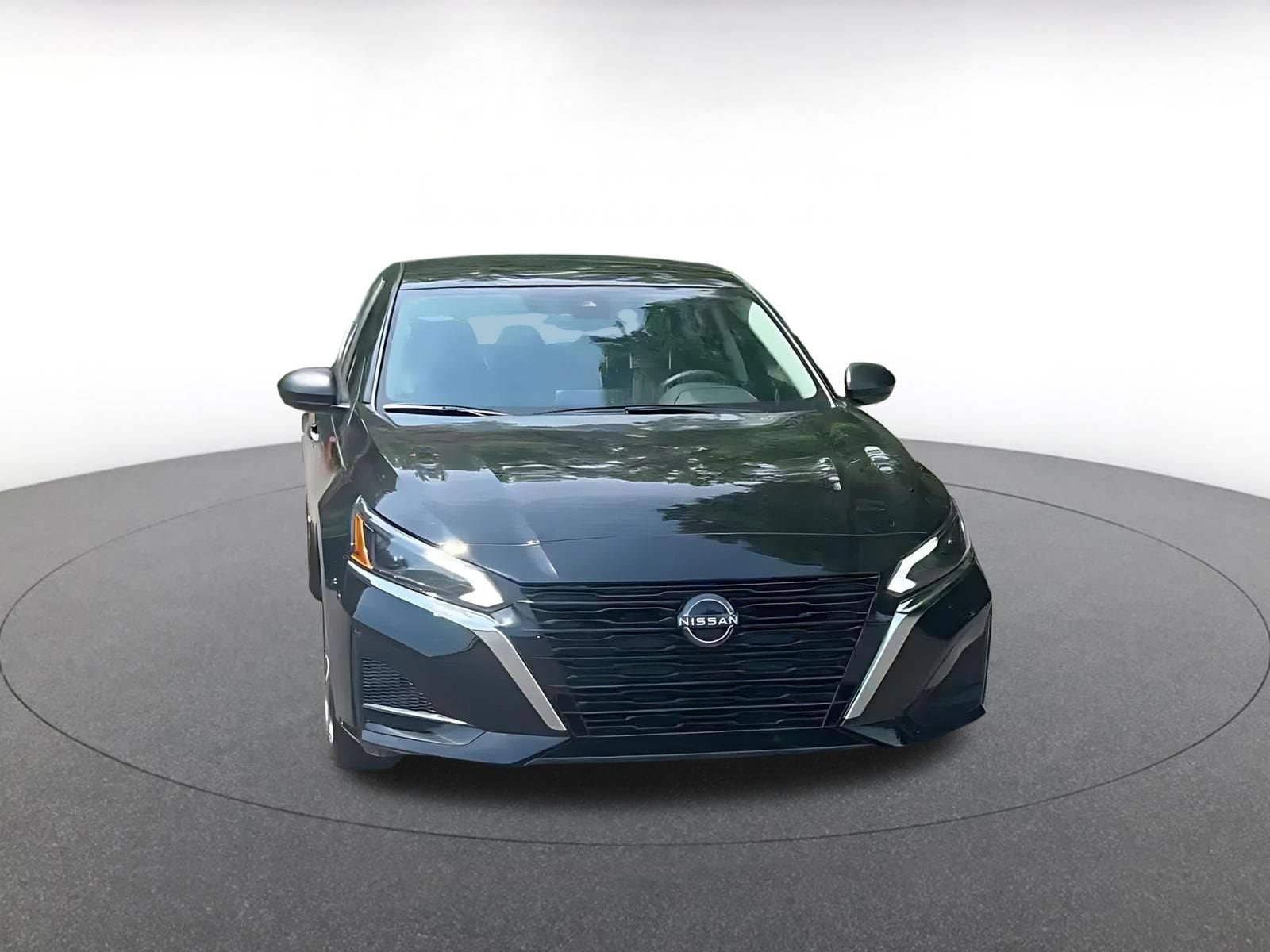Thumbnail: 2025 Nissan Altima - 9