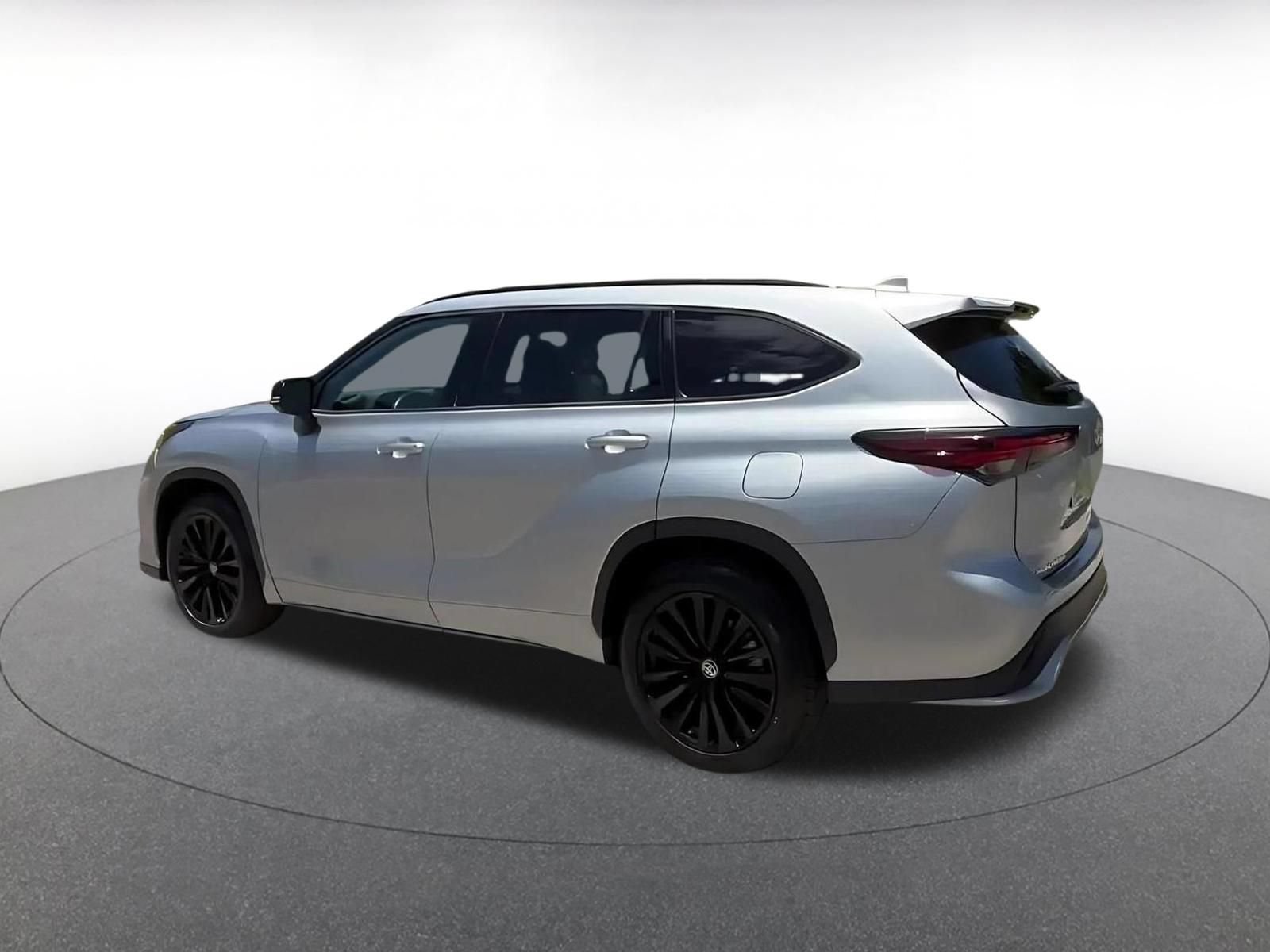 Thumbnail: 2025 Toyota Highlander - 10