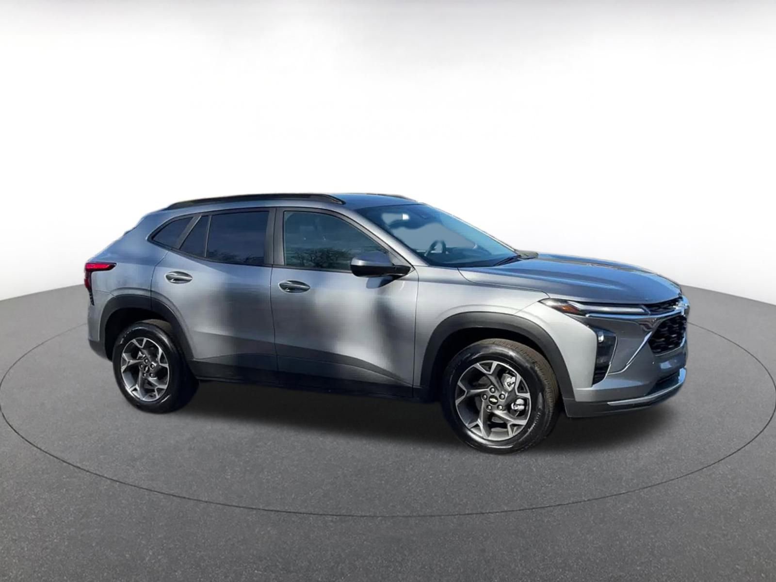 Thumbnail: 2025 Chevrolet Trax - 2