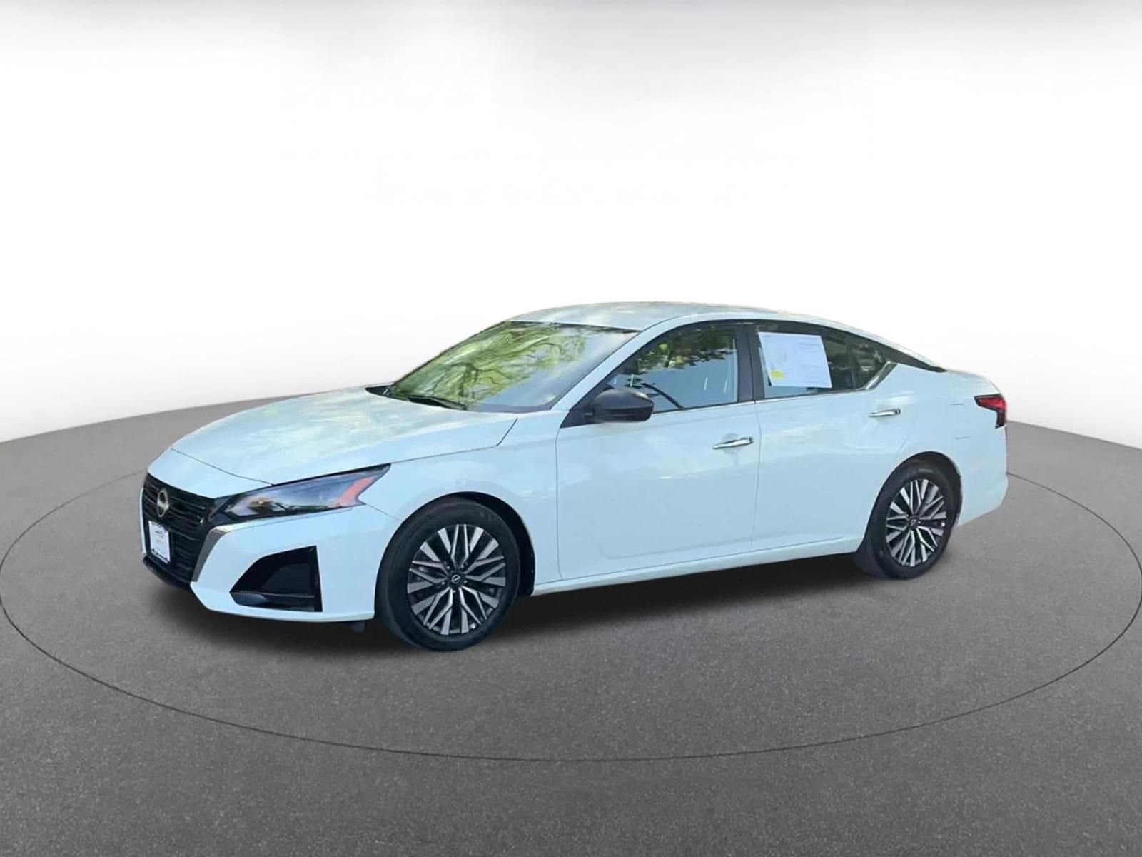 Thumbnail: 2025 Nissan Altima - 8