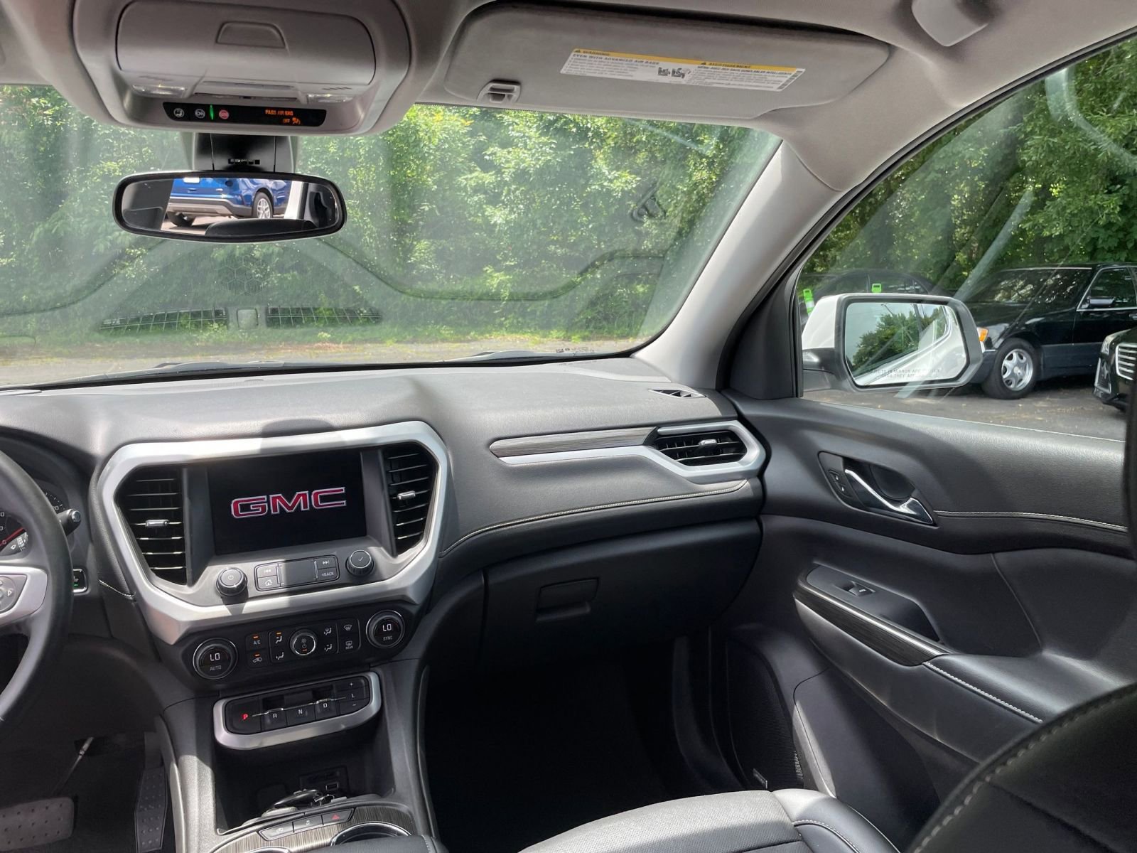 2023 GMC Acadia SLT 31