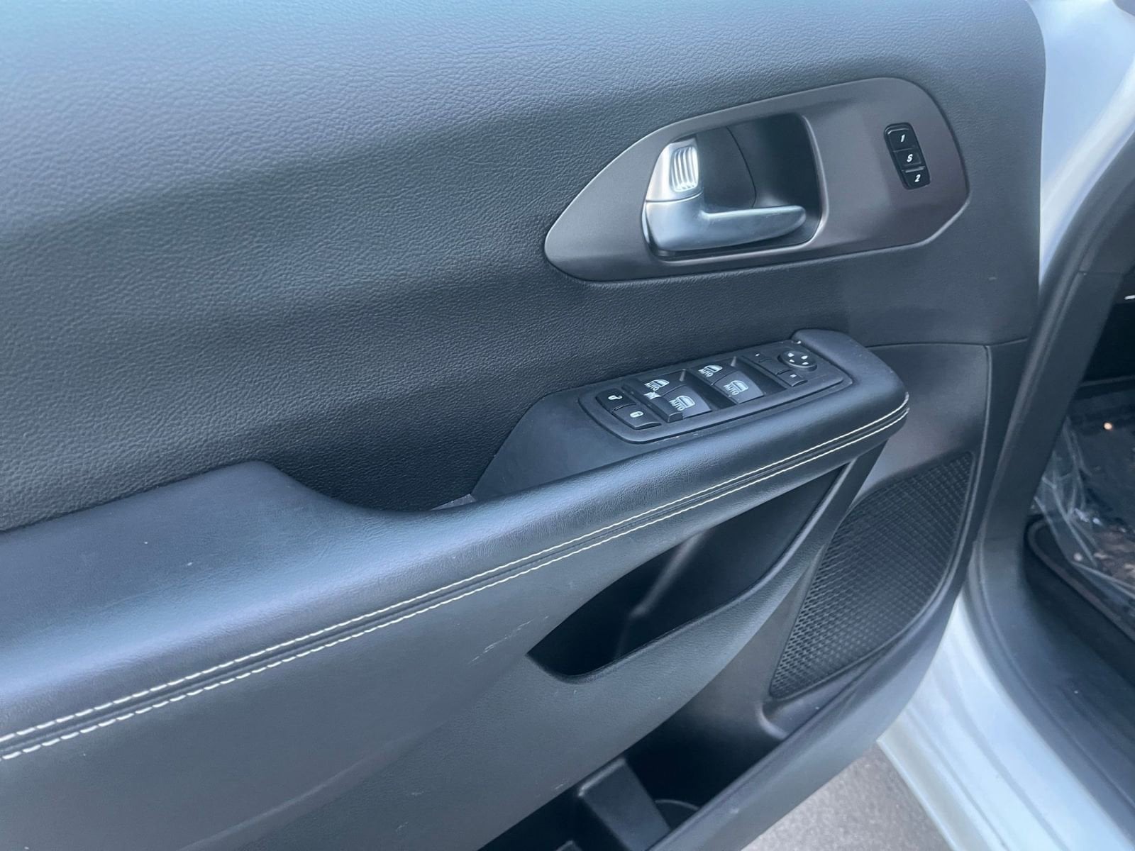 Thumbnail: 2025 Chrysler Pacifica - 18