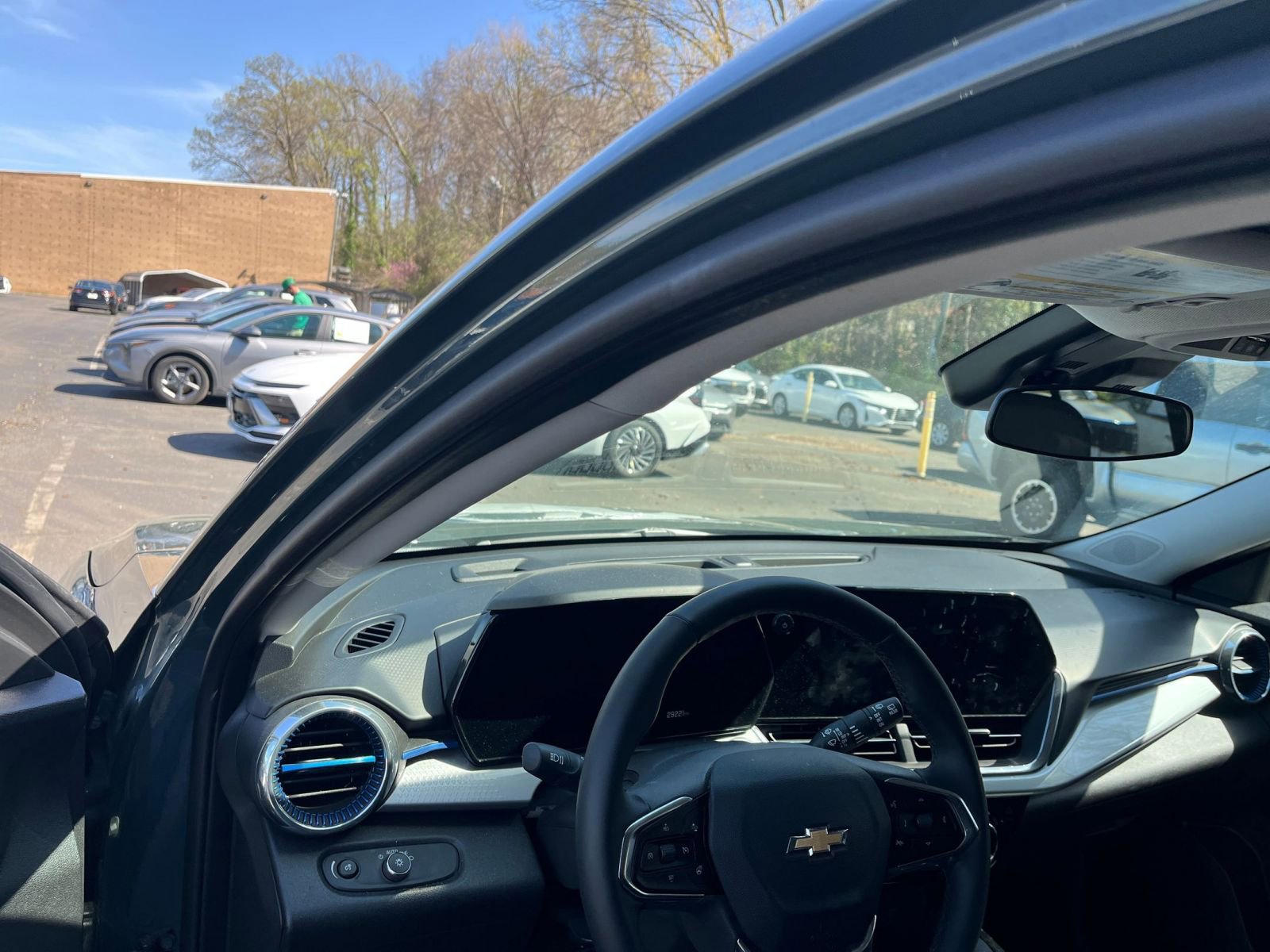 Thumbnail: 2025 Chevrolet Trax - 33