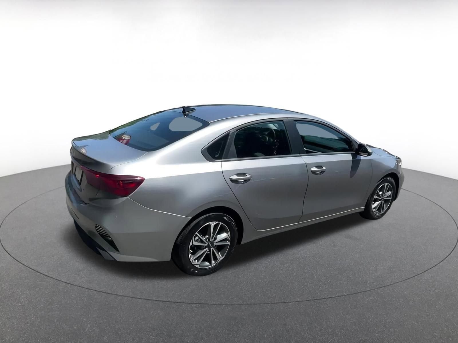 Thumbnail: 2024 Kia Forte - 15