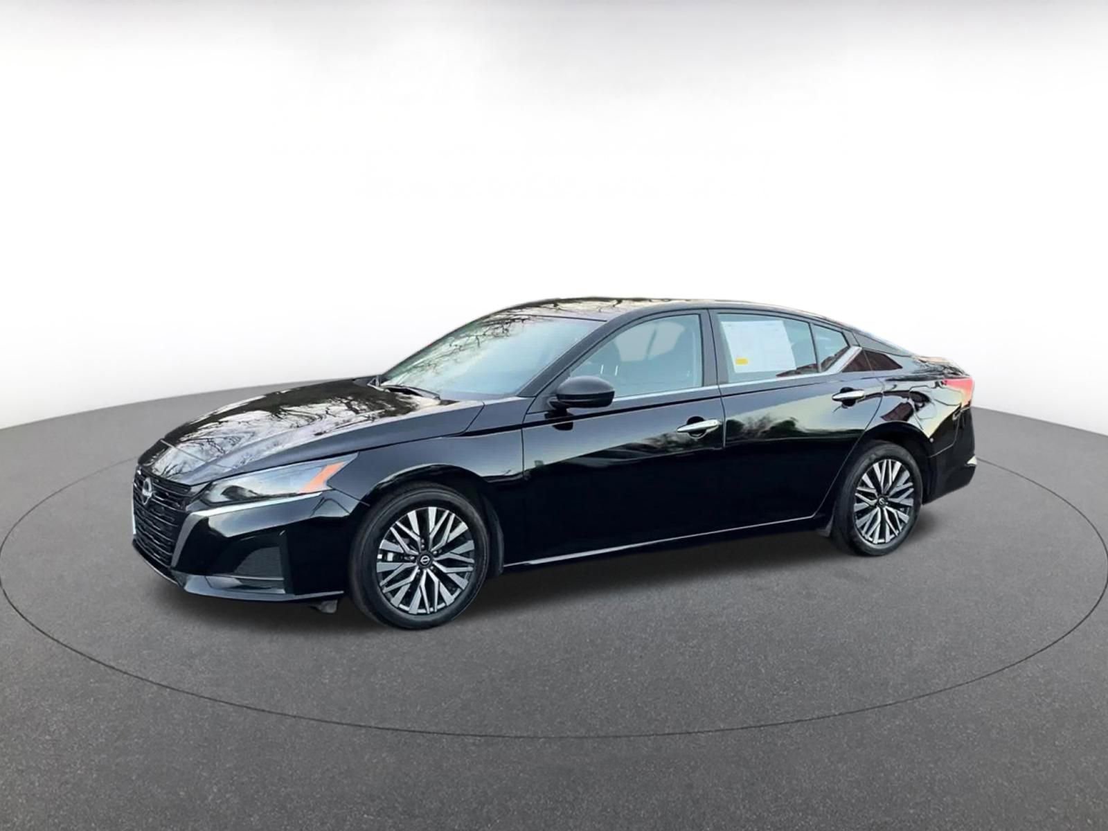 Thumbnail: 2025 Nissan Altima - 8