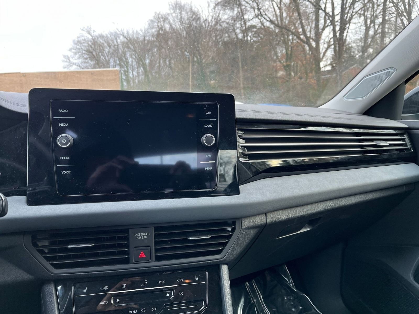 Thumbnail: 2025 Volkswagen Jetta - 17