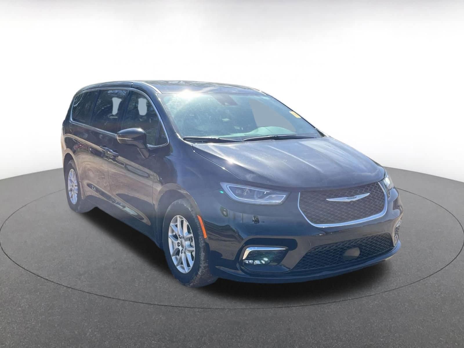 Thumbnail: 2025 Chrysler Pacifica - 3