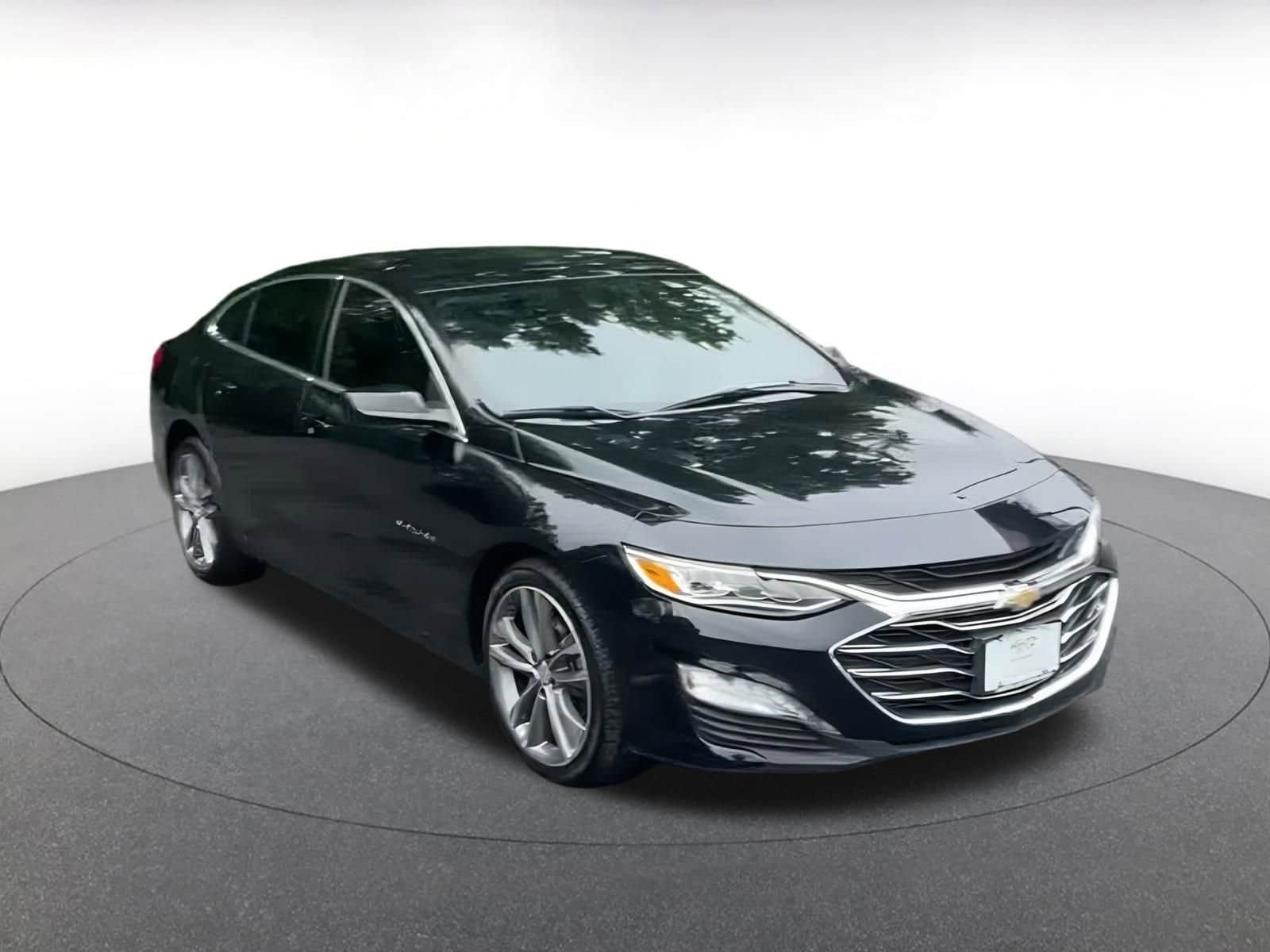 Thumbnail: 2024 Chevrolet Malibu - 3