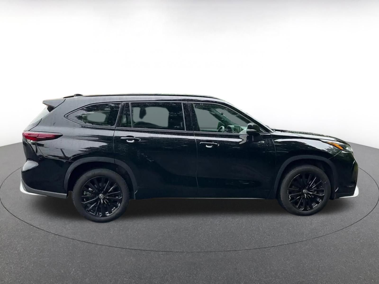 Thumbnail: 2025 Toyota Highlander - 16