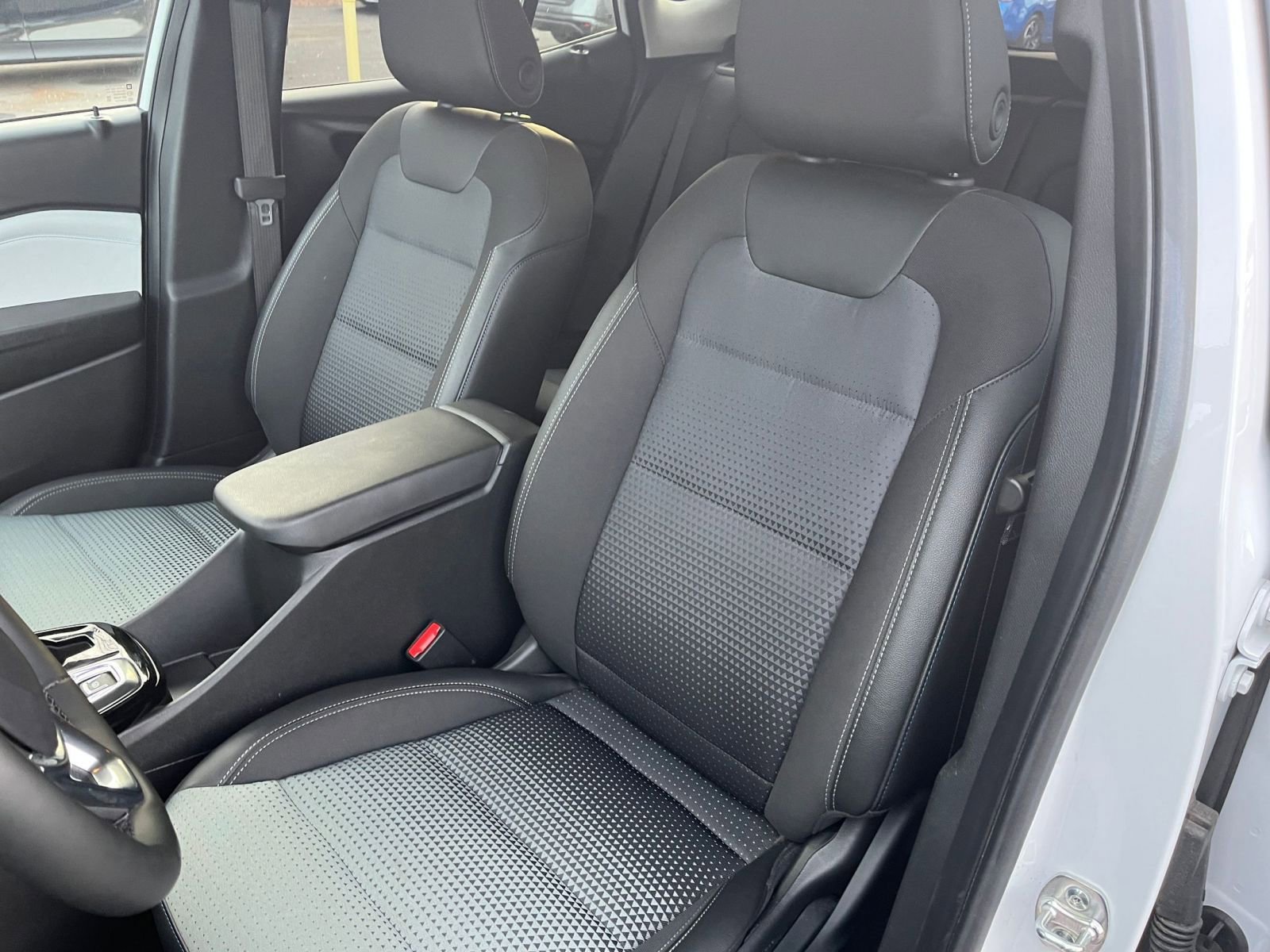 Thumbnail: 2025 Chevrolet Trax - 34