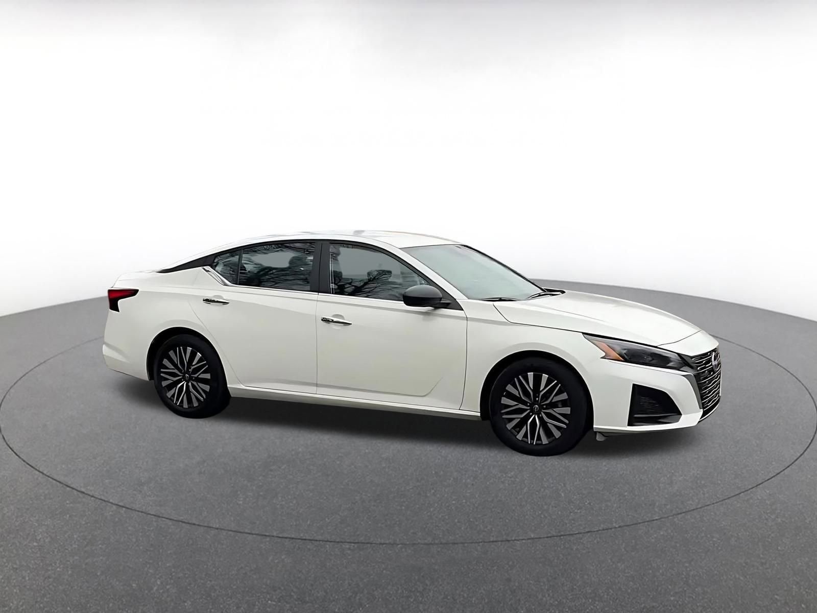 Thumbnail: 2025 Nissan Altima - 2