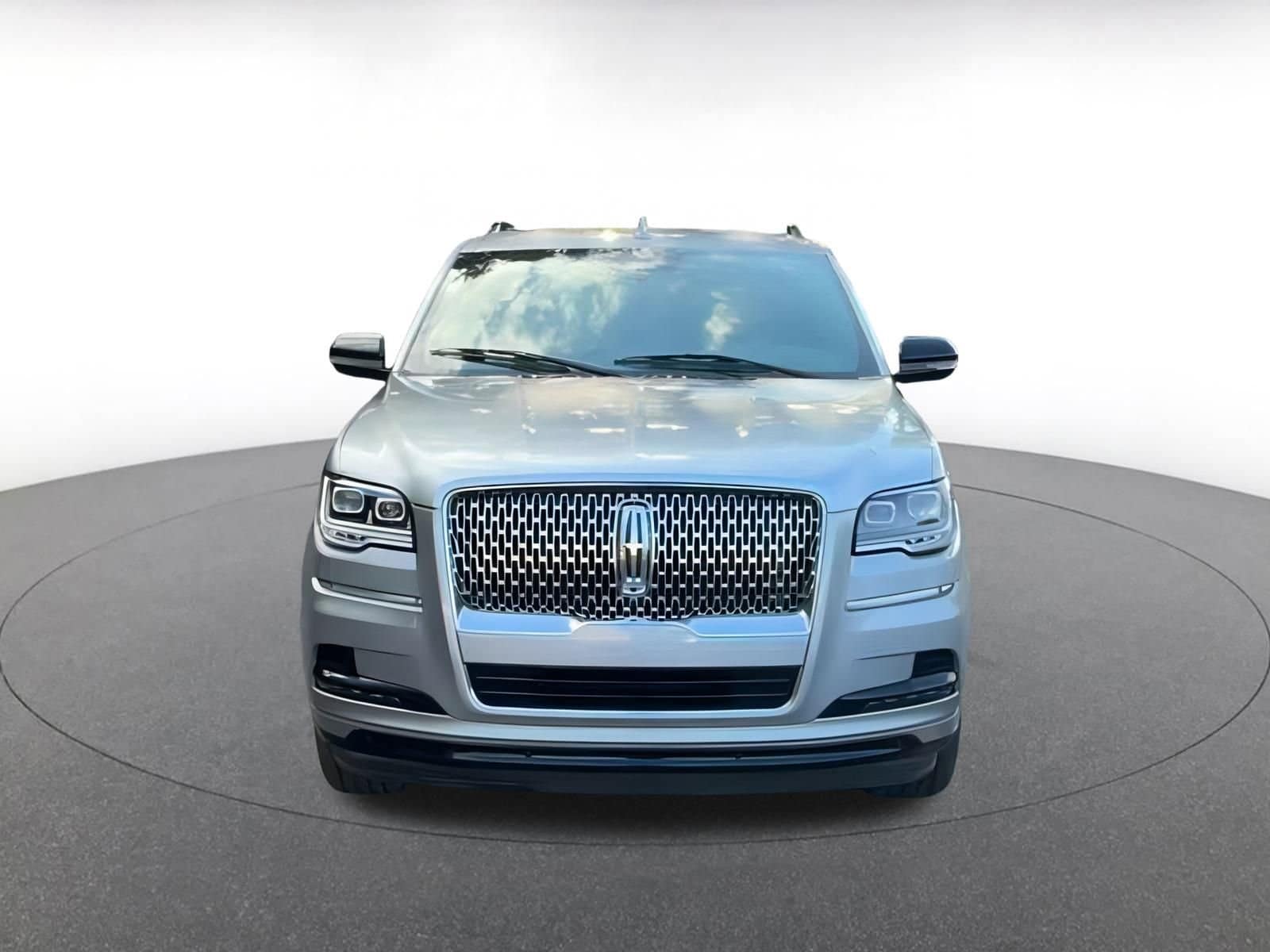 Thumbnail: 2023 Lincoln Navigator - 4