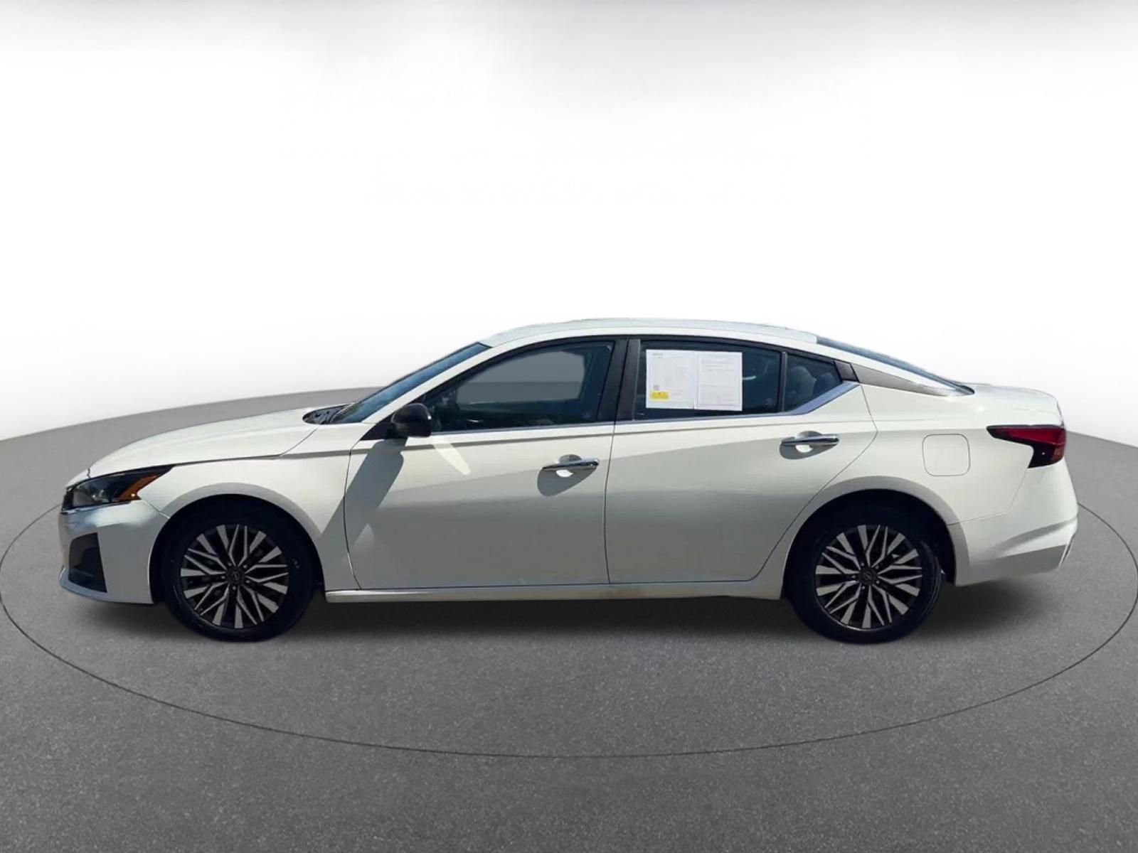 Thumbnail: 2025 Nissan Altima - 9