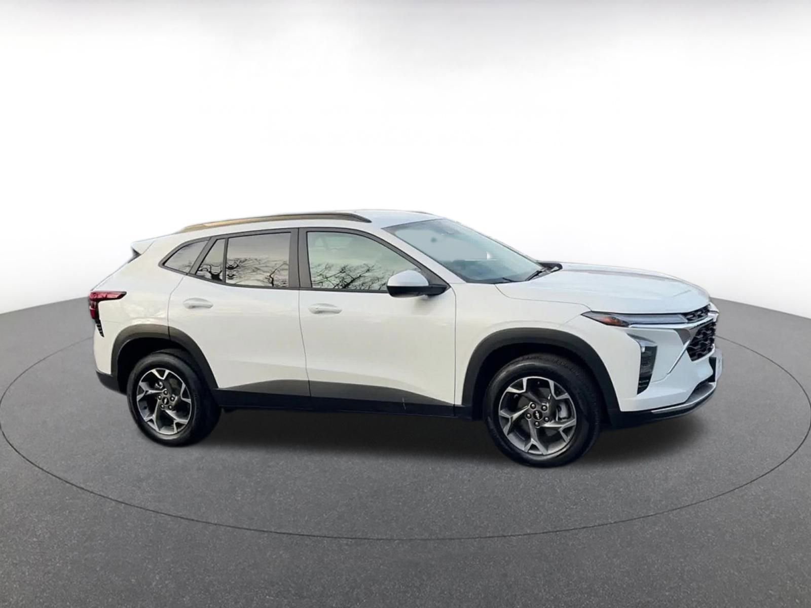 Thumbnail: 2025 Chevrolet Trax - 2