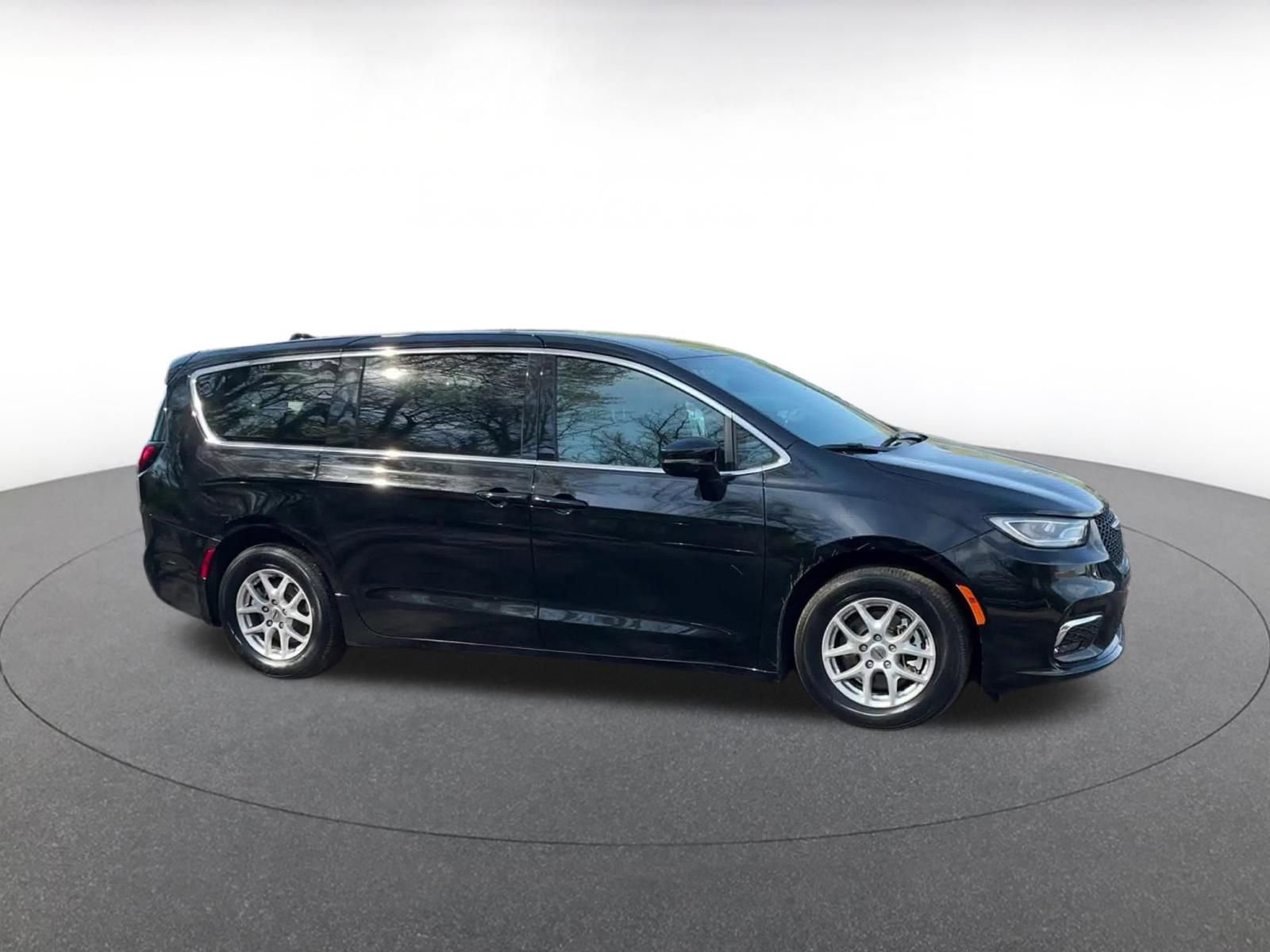 Thumbnail: 2025 Chrysler Pacifica - 2