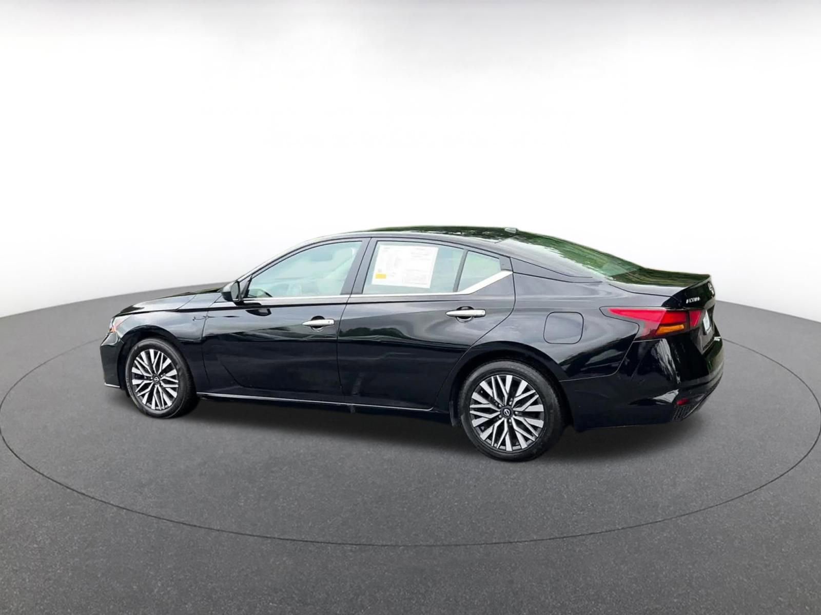 Thumbnail: 2025 Nissan Altima - 10