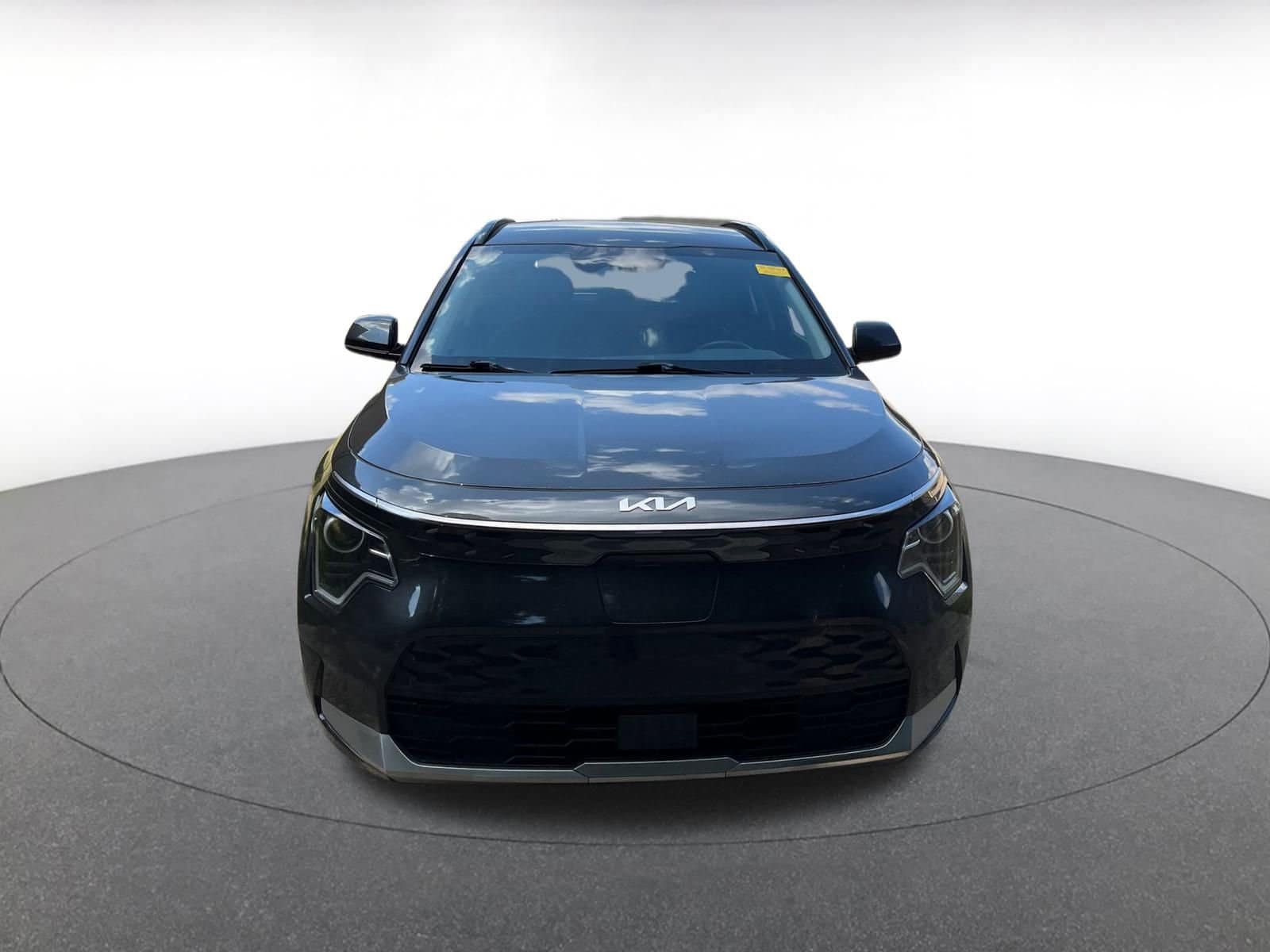 Thumbnail: 2023 Kia Niro - 3