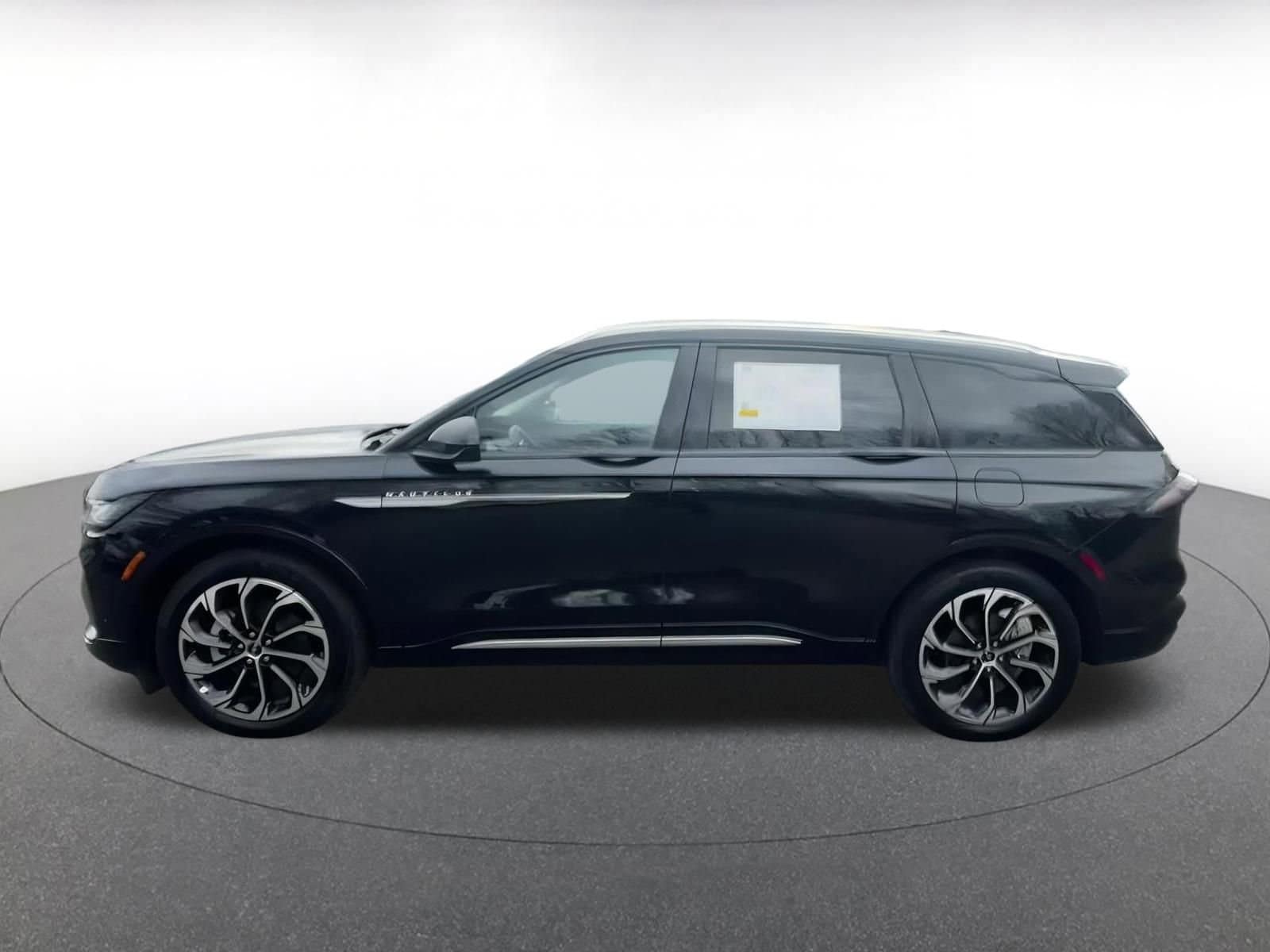 Thumbnail: 2024 Lincoln Nautilus - 10