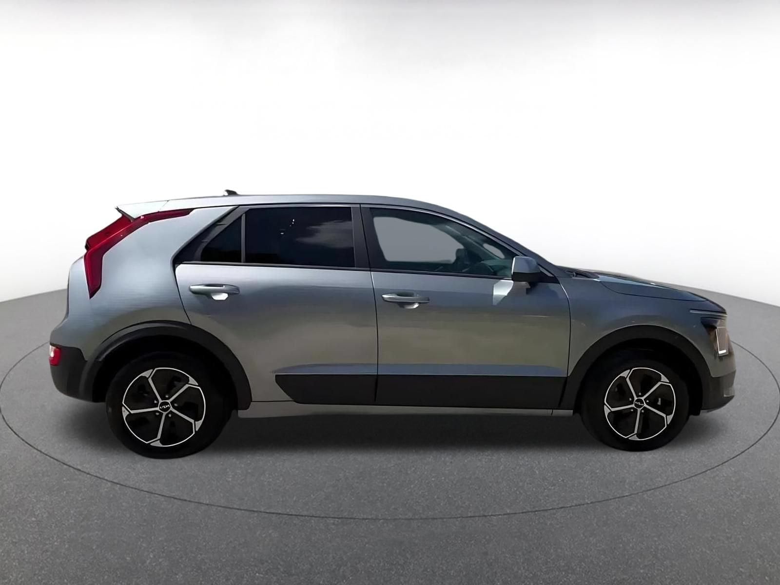 Thumbnail: 2026 Kia Niro - 16