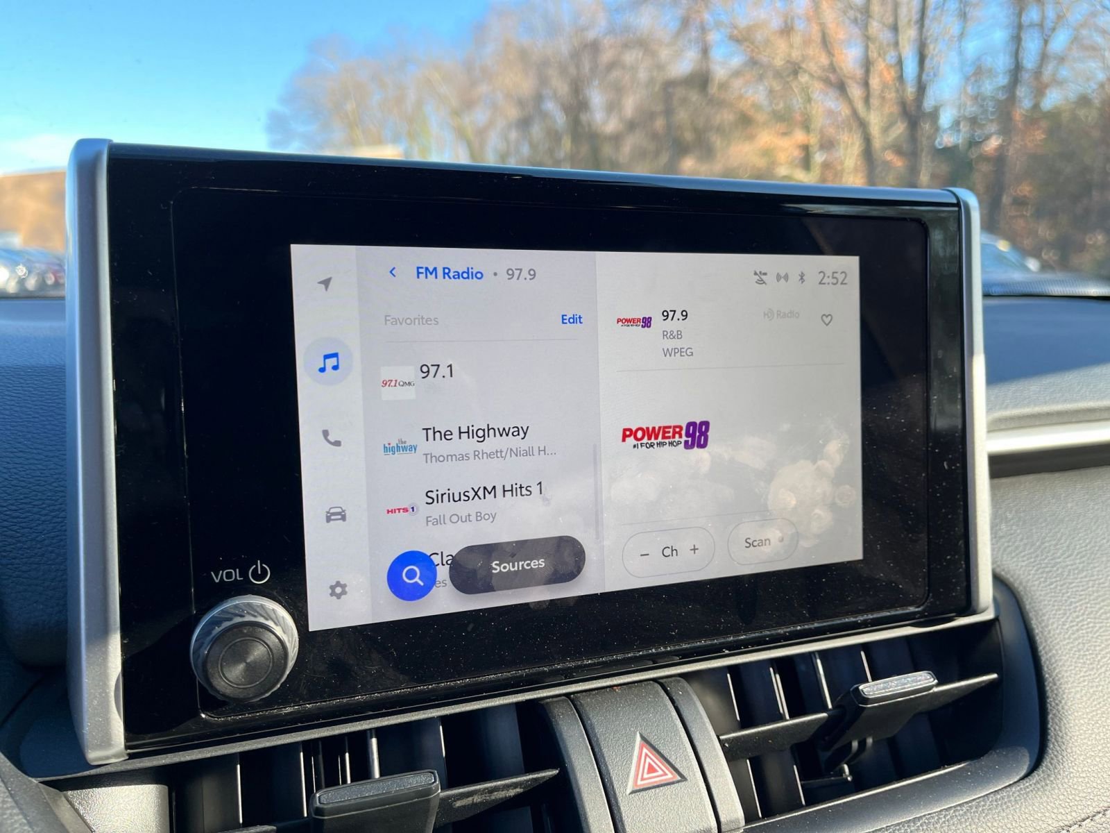 Thumbnail: 2025 Toyota RAV4 - 21