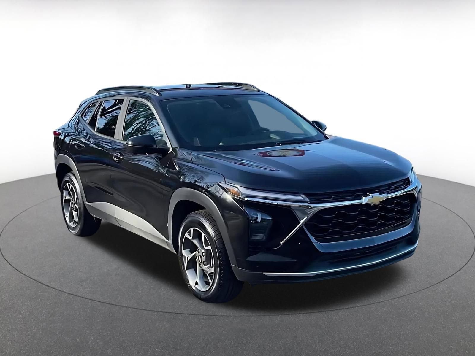 Thumbnail: 2025 Chevrolet Trax - 3
