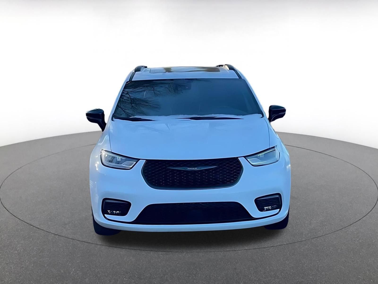 Thumbnail: 2025 Chrysler Pacifica - 4