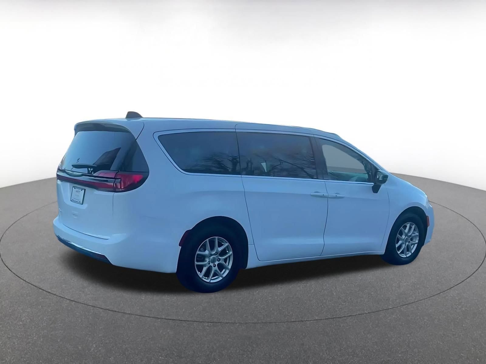 Thumbnail: 2025 Chrysler Pacifica - 15
