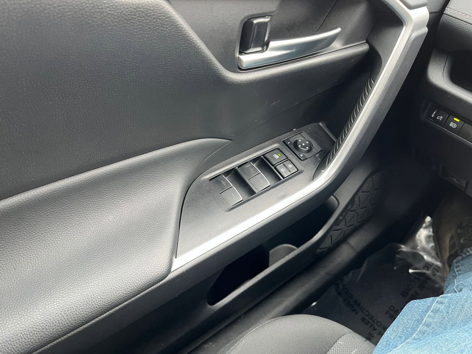 Thumbnail: 2025 Toyota RAV4 - 20