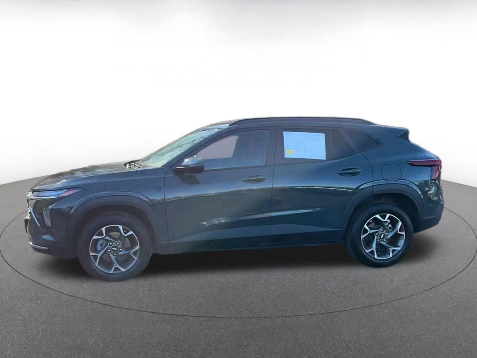 Thumbnail: 2025 Chevrolet Trax - 8