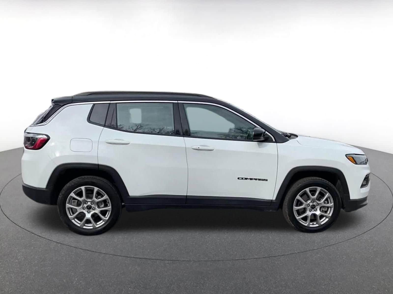 Thumbnail: 2025 Jeep Compass - 17