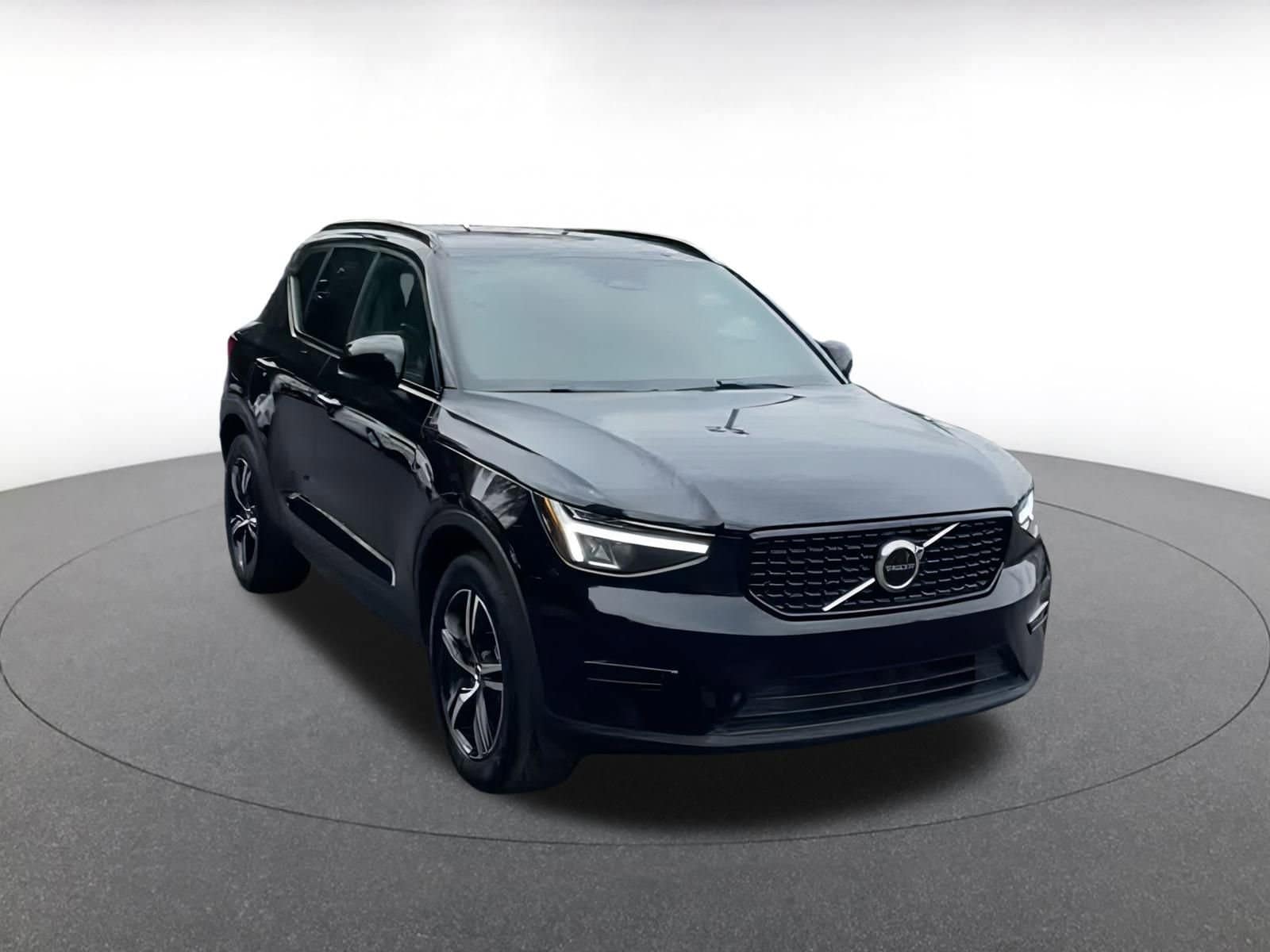 Thumbnail: 2024 Volvo XC40 - 3