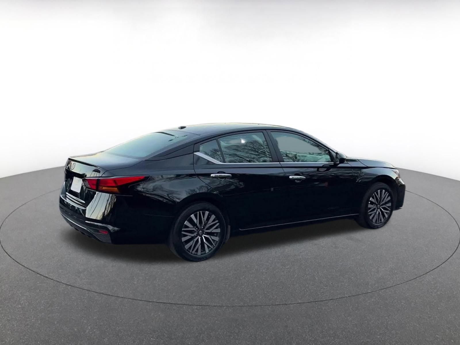 Thumbnail: 2025 Nissan Altima - 15