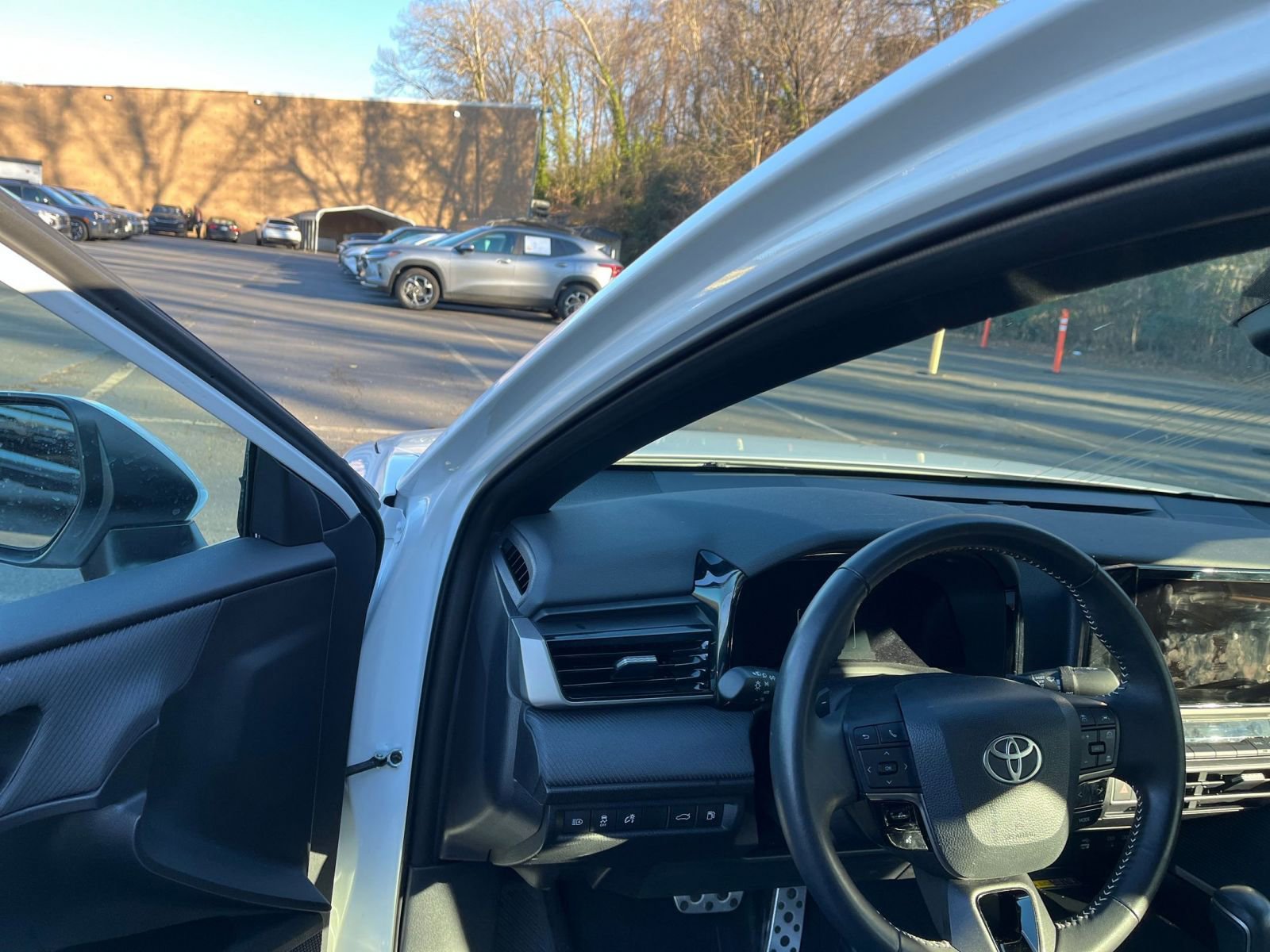 Thumbnail: 2025 Toyota Camry - 32