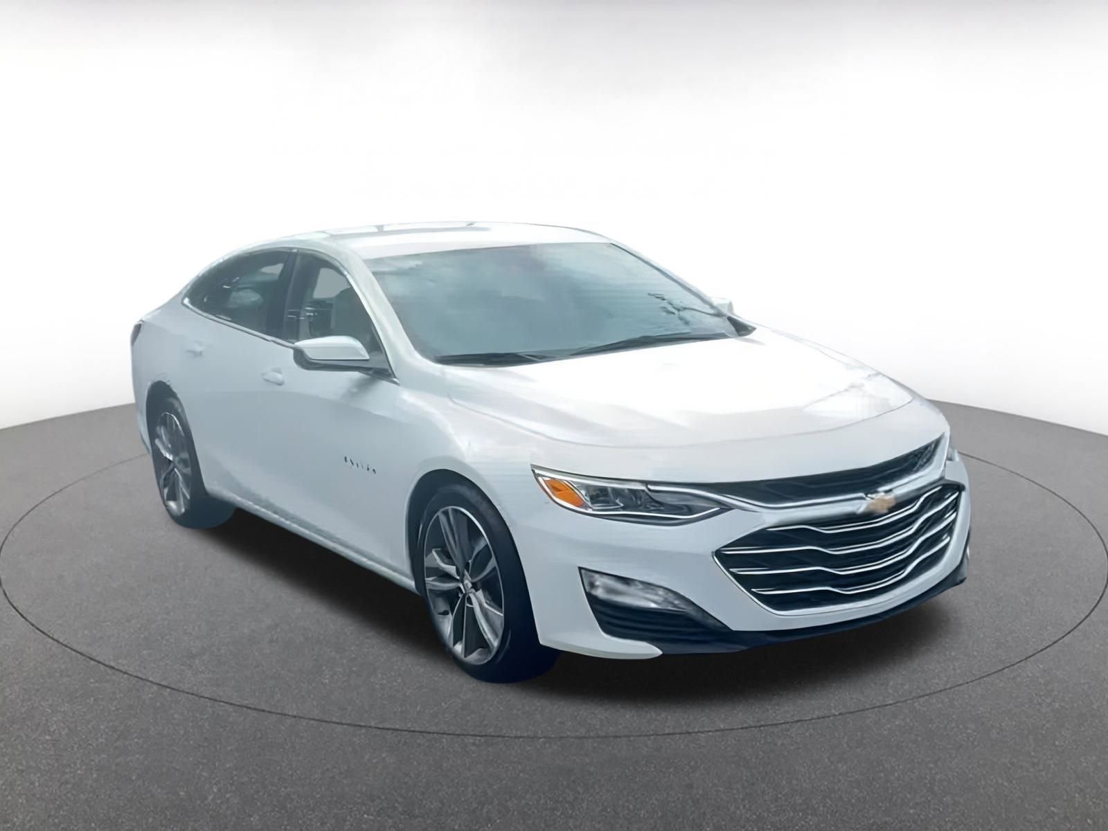 Thumbnail: 2024 Chevrolet Malibu - 3