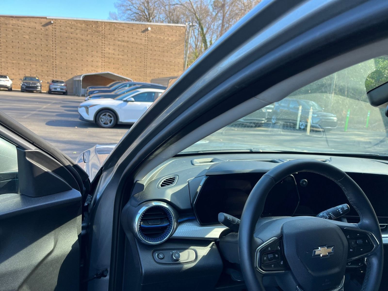 Thumbnail: 2025 Chevrolet Trax - 32