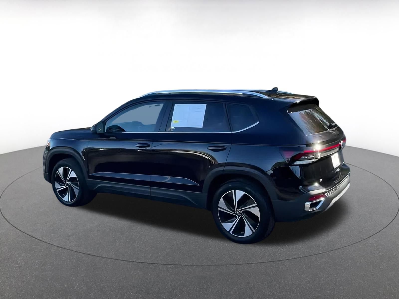 Thumbnail: 2025 Volkswagen Taos - 14