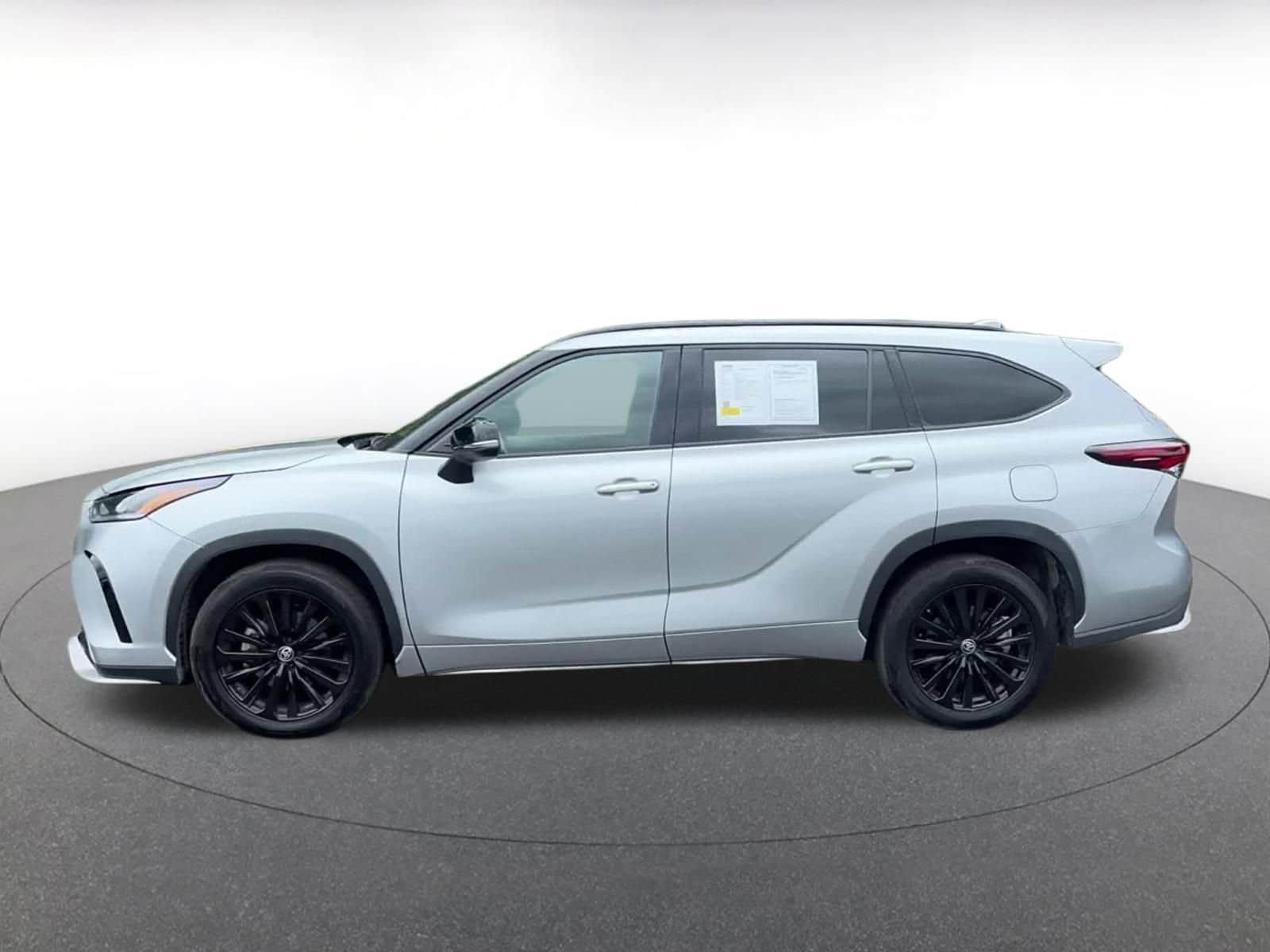 Thumbnail: 2025 Toyota Highlander - 9