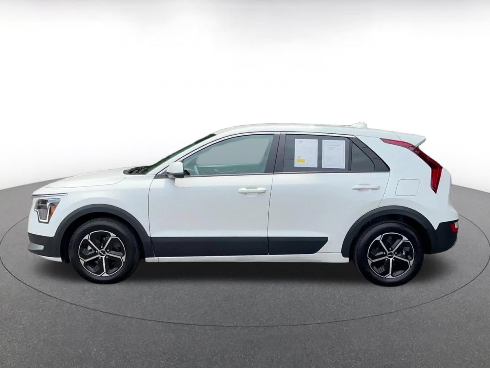 Thumbnail: 2026 Kia Niro - 9
