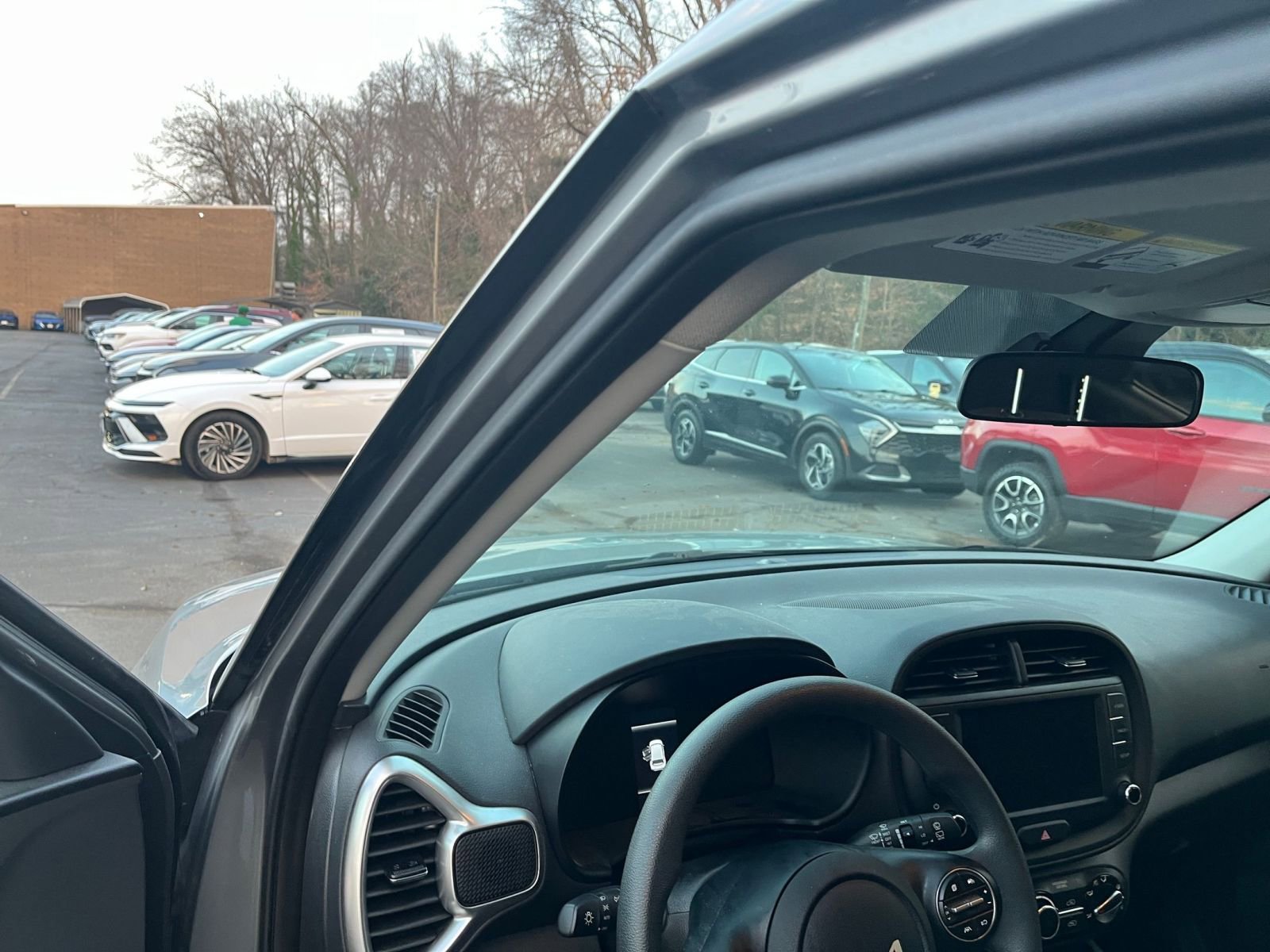 Thumbnail: 2025 Kia Soul - 32